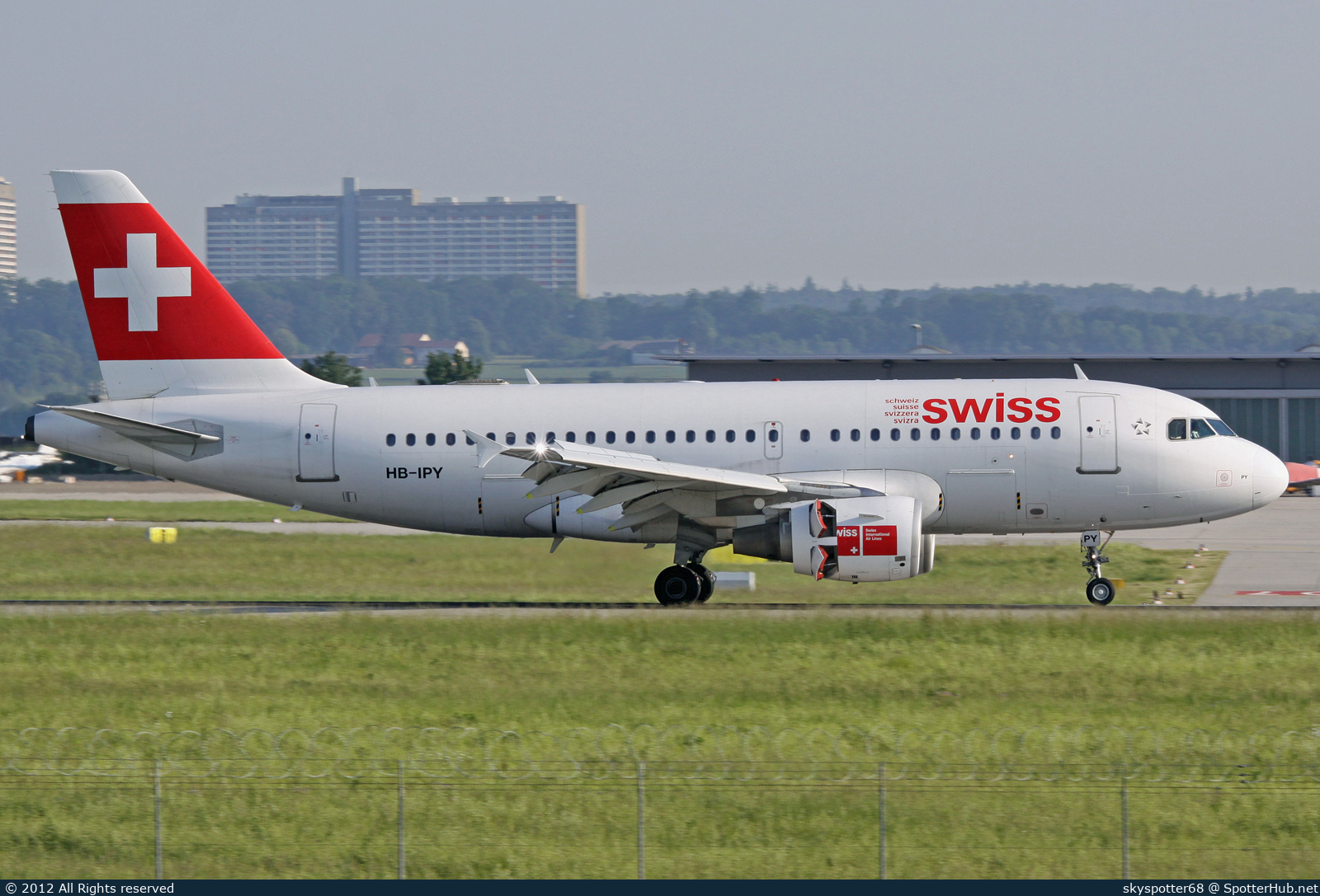Photo of HB-IPY - Airbus A319-112 operated by Swiss International Air Lines