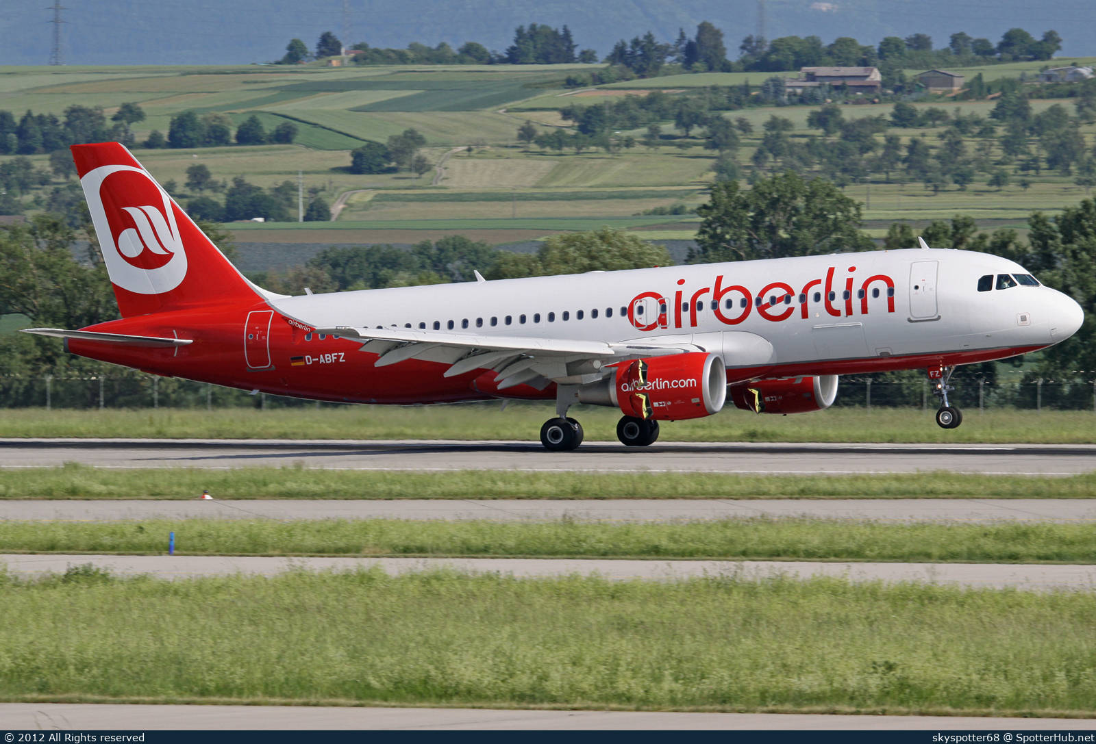 Photo of D-ABFZ - Airbus A320-214 operated by Air Berlin