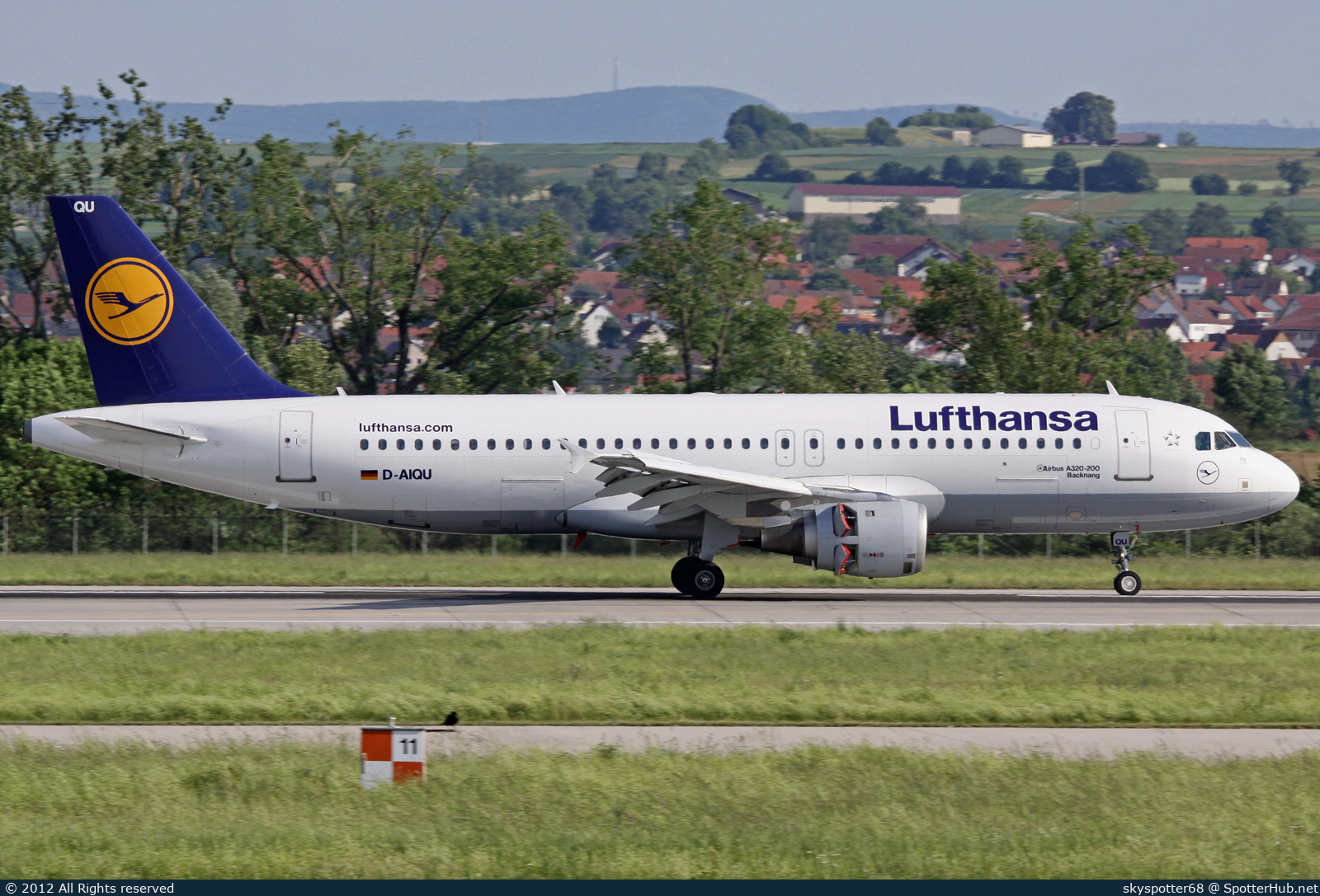 Photo of D-AIQU - Airbus A320-211 operated by Lufthansa