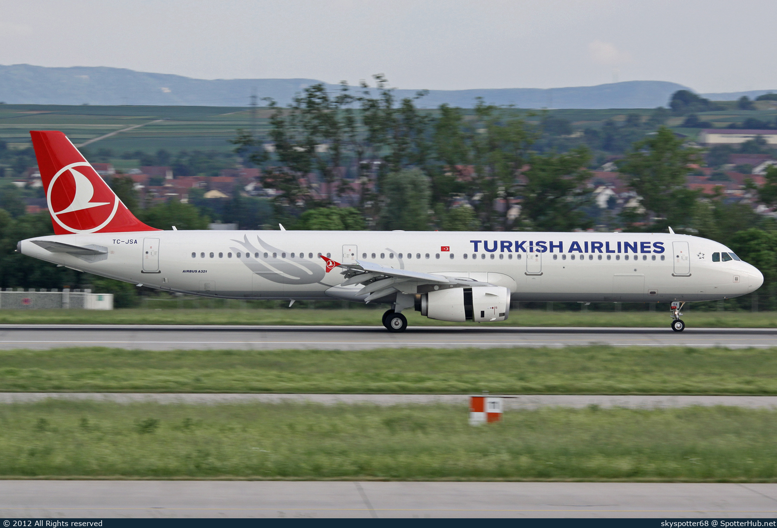 Photo of TC-JSA - Airbus A321-231 operated by Turkish Airlines