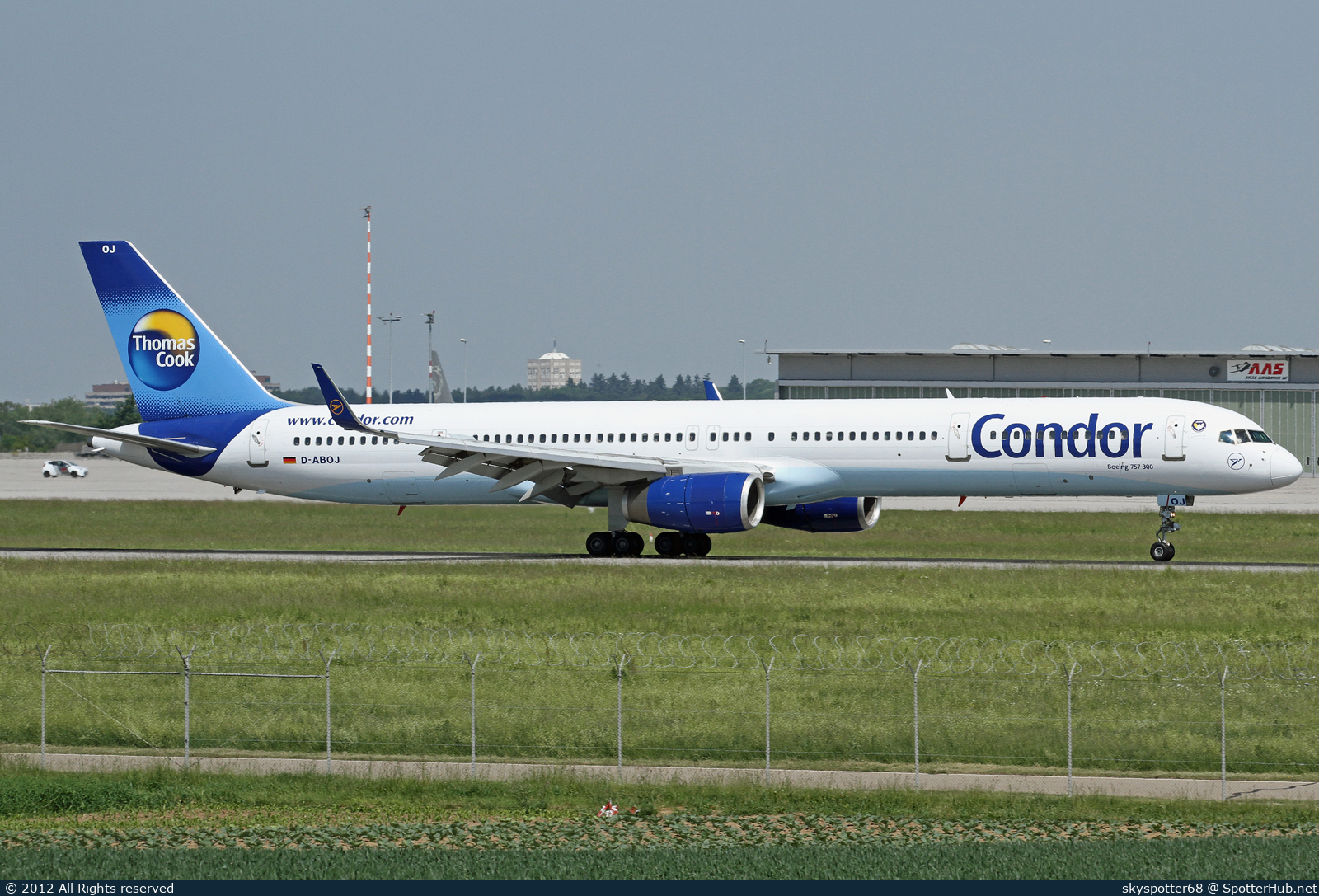 Photo of D-ABOJ - Boeing 757-330 operated by Condor