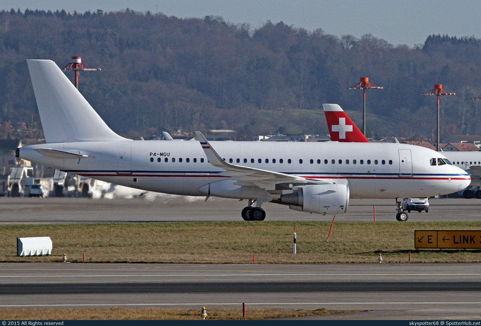 Photo of P4-MGU - Airbus A319-115(CJ) operated by Global Jet Luxembourg