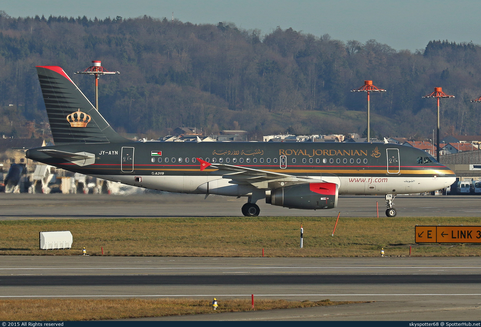 Photo of JY-AYN - Airbus A319-132 operated by Royal Jordanian Airlines