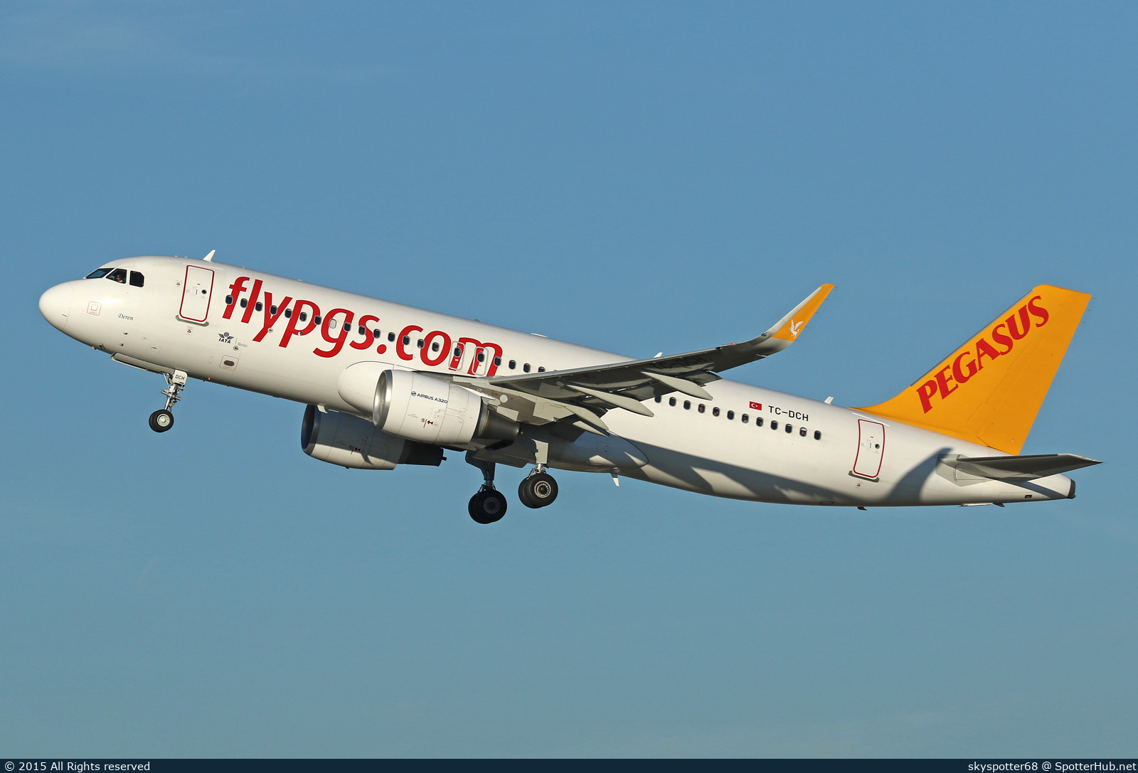 Photo of TC-DCH - Airbus A320-216 operated by Pegasus Airlines