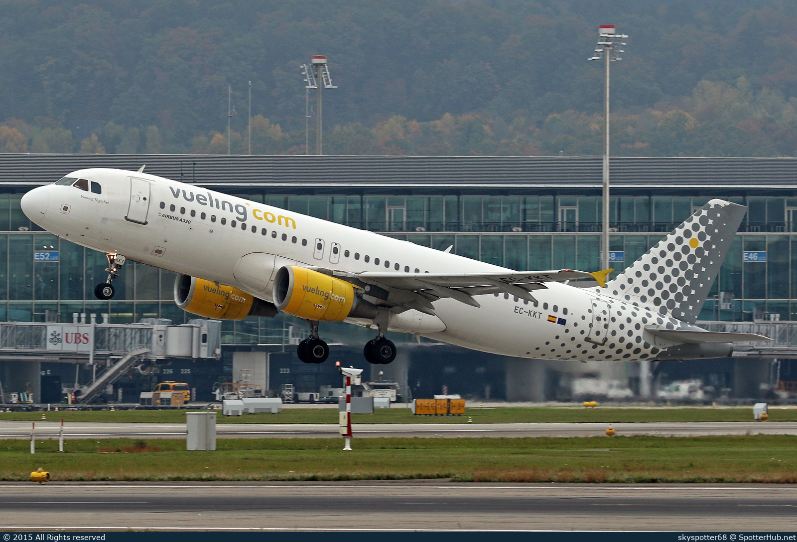 Photo of EC-KKT - Airbus A320-214 operated by Vueling