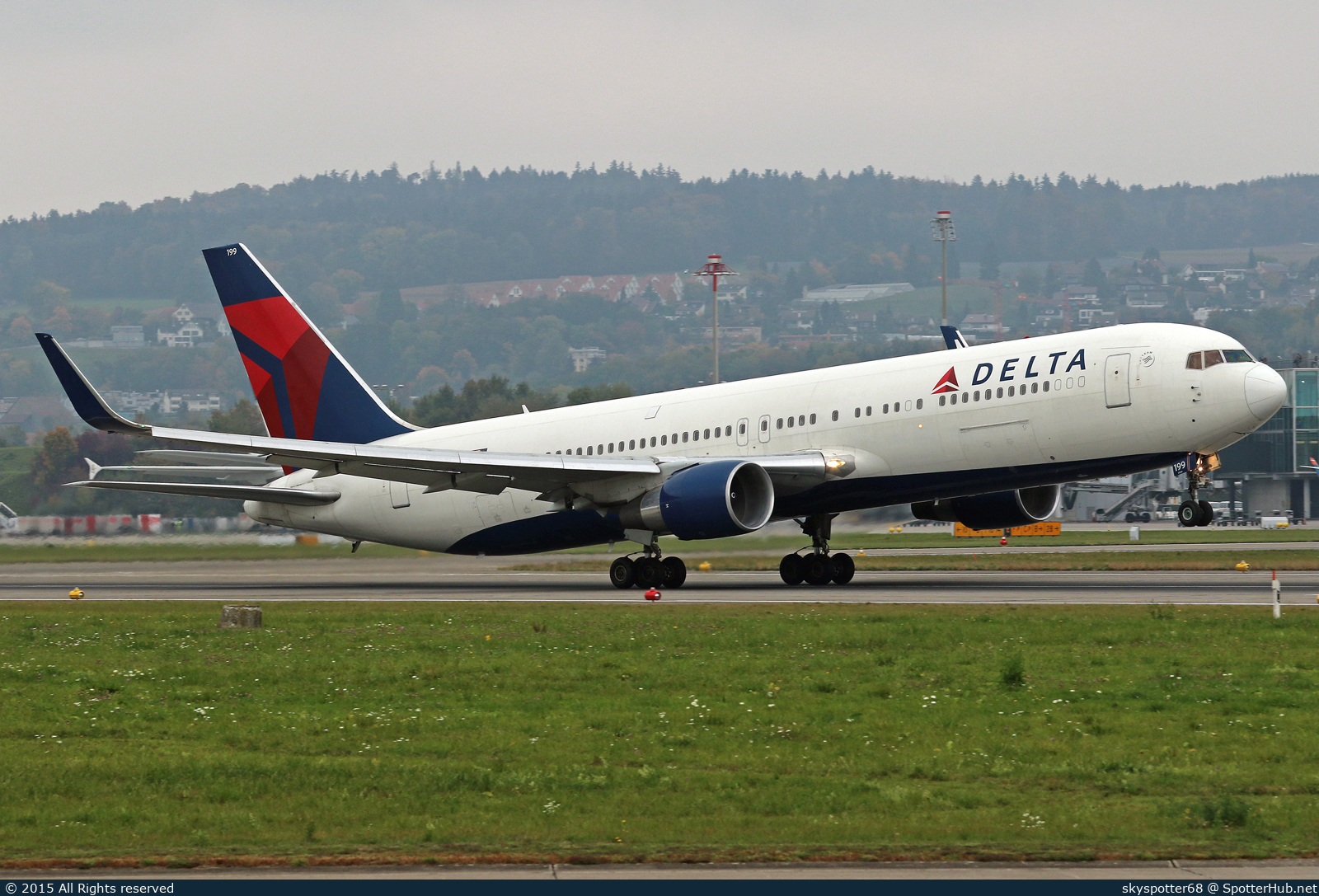 Photo of N199DN - Boeing 767-332(ER) operated by Delta Air Lines