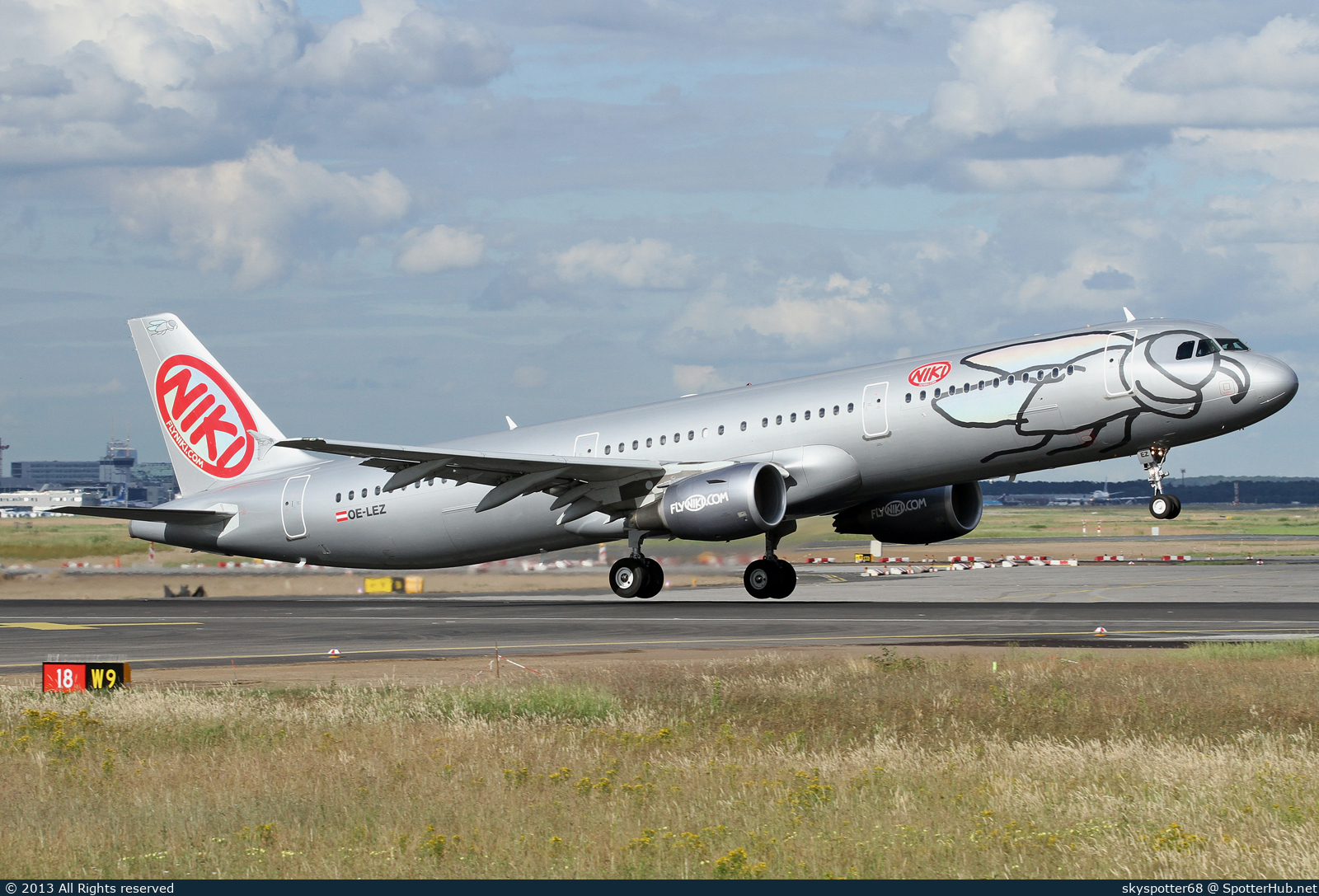 Photo of OE-LEZ - Airbus A321-211 operated by Niki