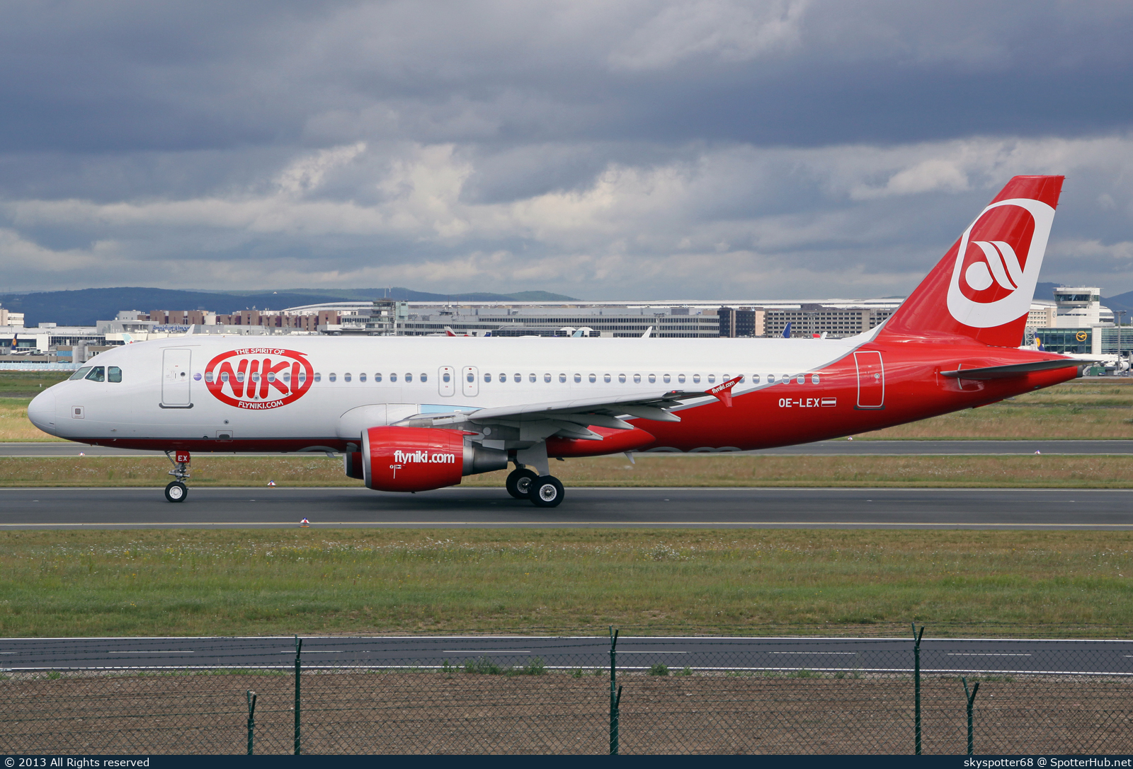 Photo of OE-LEX - Airbus A320-214 operated by Niki