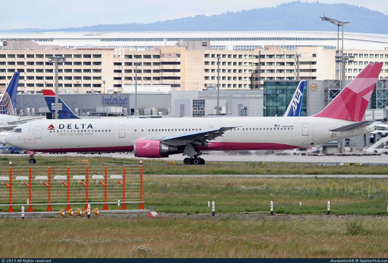 Photo of N845MH - Boeing 767-432(ER) operated by Delta Air Lines