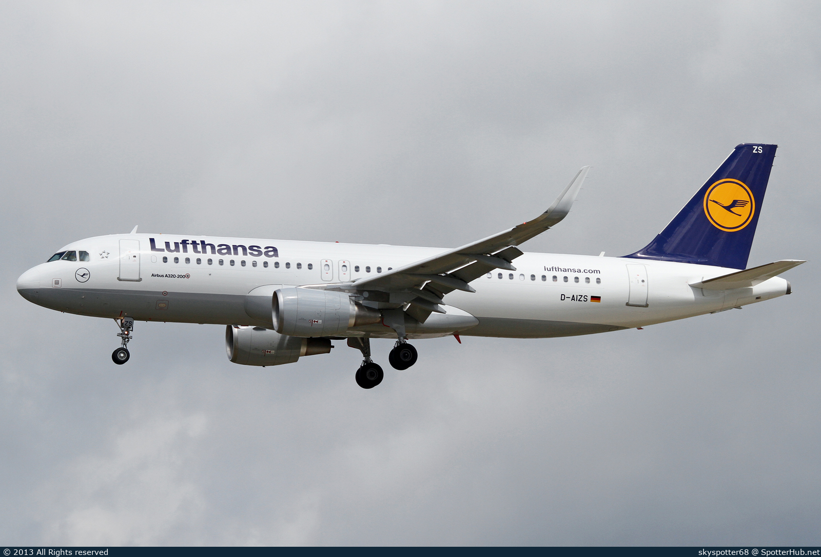 Photo of D-AIZS - Airbus A320-214 operated by Lufthansa