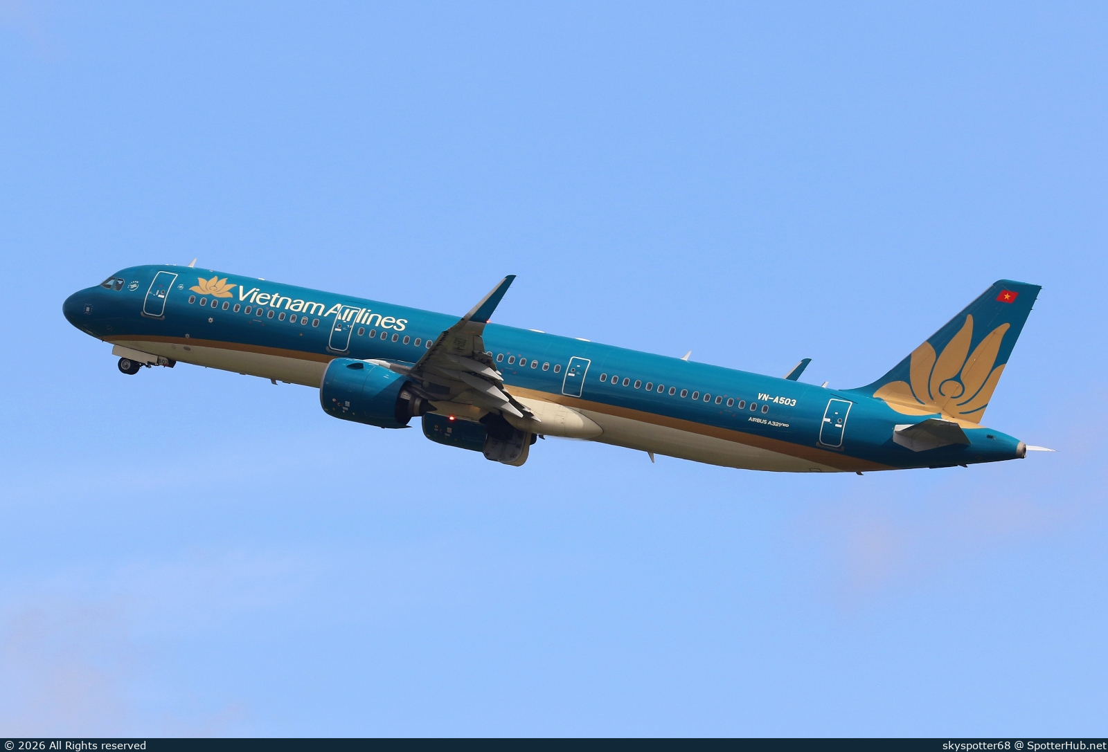 Photo of VN-A503 - Airbus A321-272N operated by Vietnam Airlines
