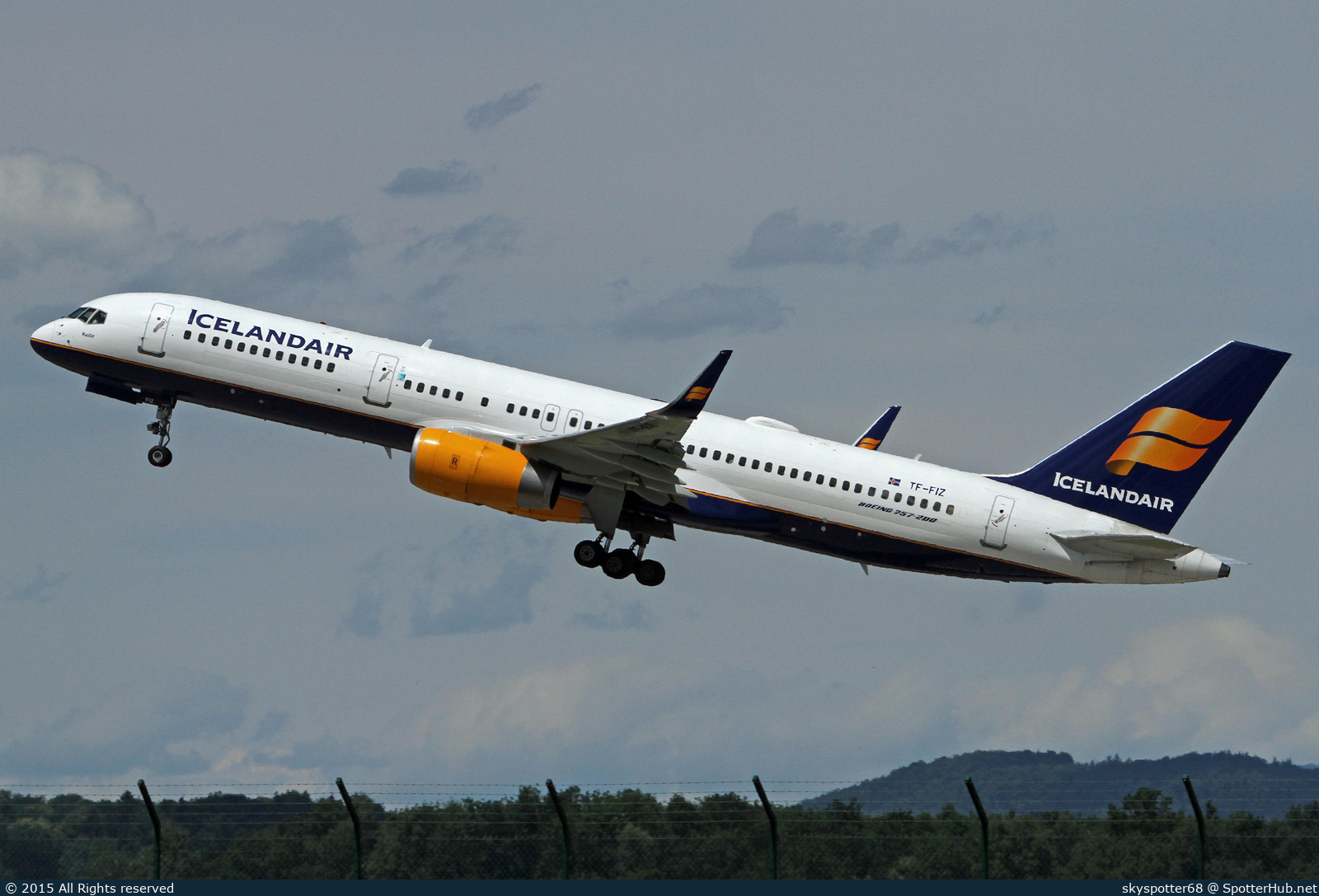 Photo of TF-FIZ - Boeing 757-256 operated by Icelandair
