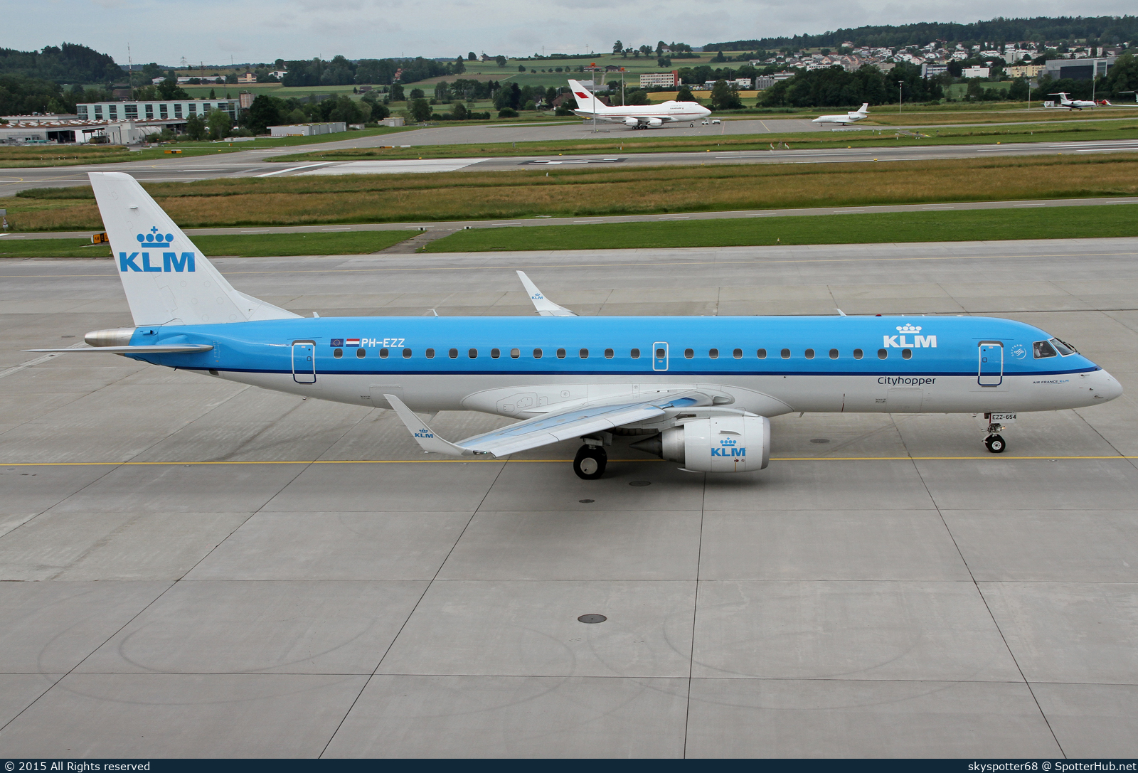 Photo of PH-EZZ - Embraer ERJ-190STD operated by KLM Cityhopper