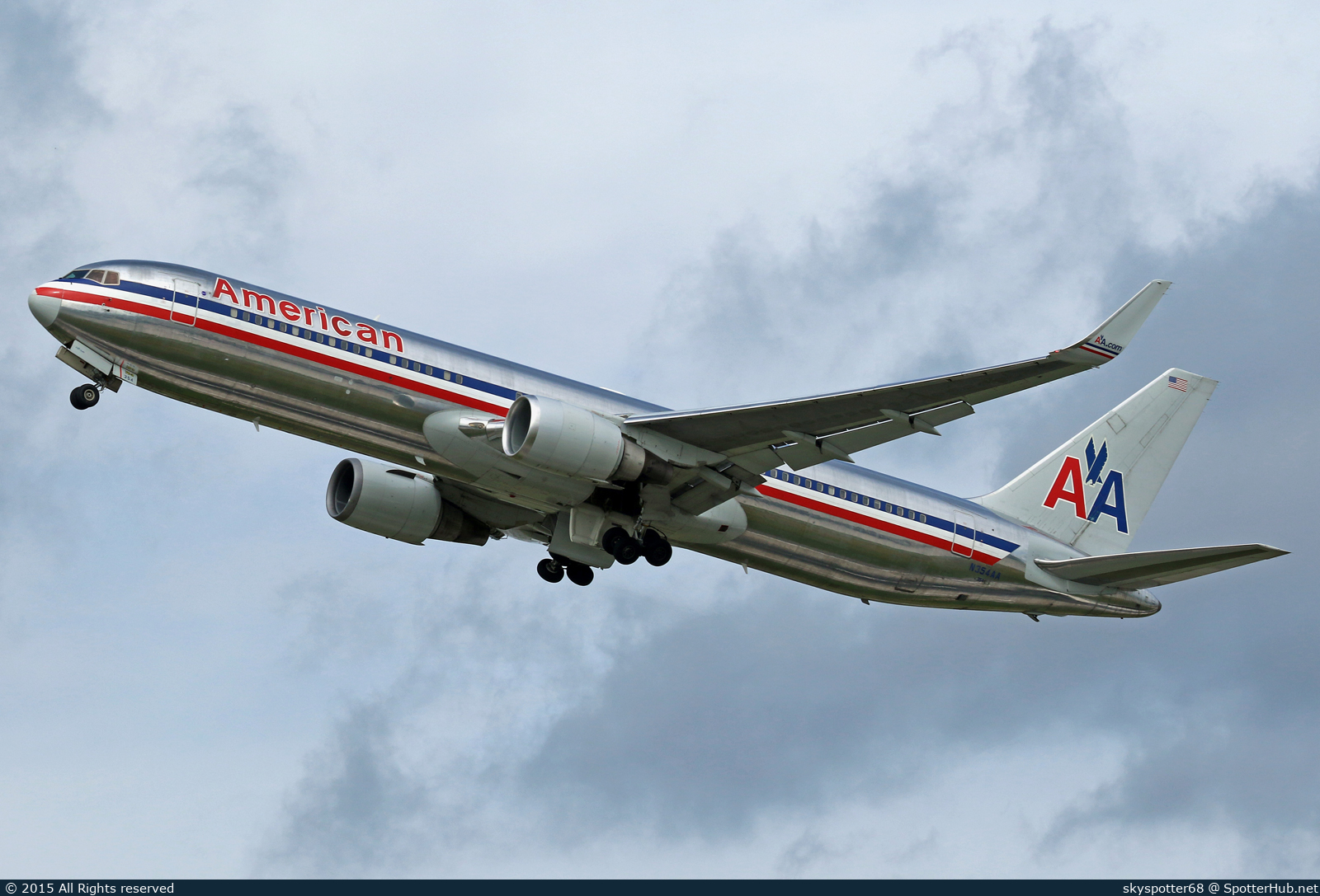 Photo of N354AA - Boeing 767-323(ER) operated by American Airlines