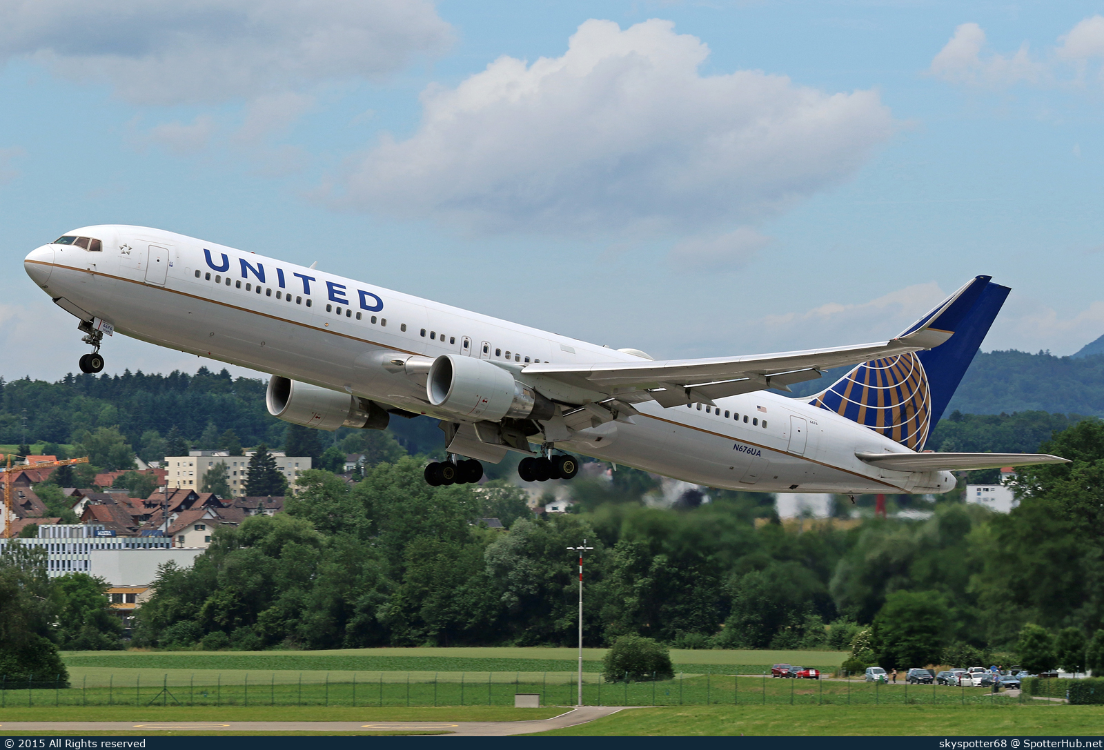 Photo of N676UA - Boeing 767-322(ER) operated by United Airlines
