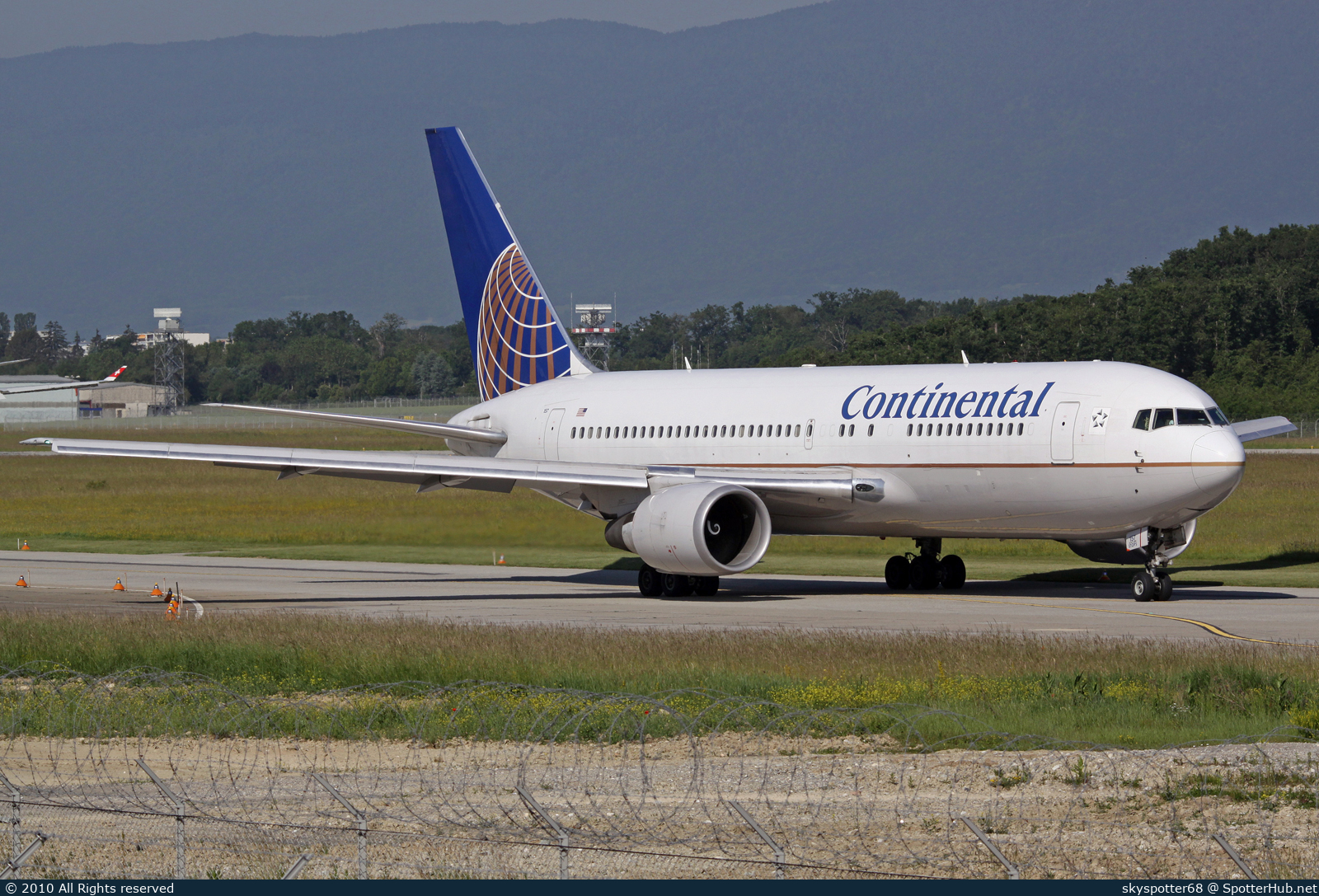 Photo of N67157 - Boeing 767-224(ER) operated by Continental Airlines