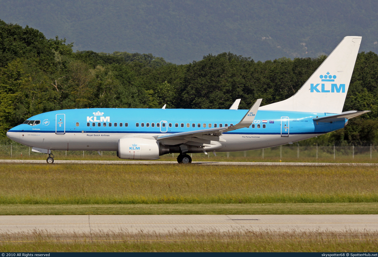 Photo of PH-BGD - Boeing 737-7K2 operated by KLM Royal Dutch Airlines