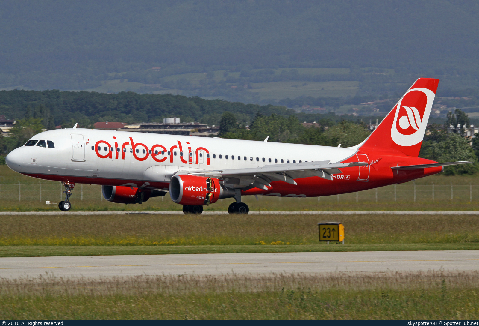 Photo of HB-IOR - Airbus A320-214 operated by Air Berlin (opb Belair Airlines)