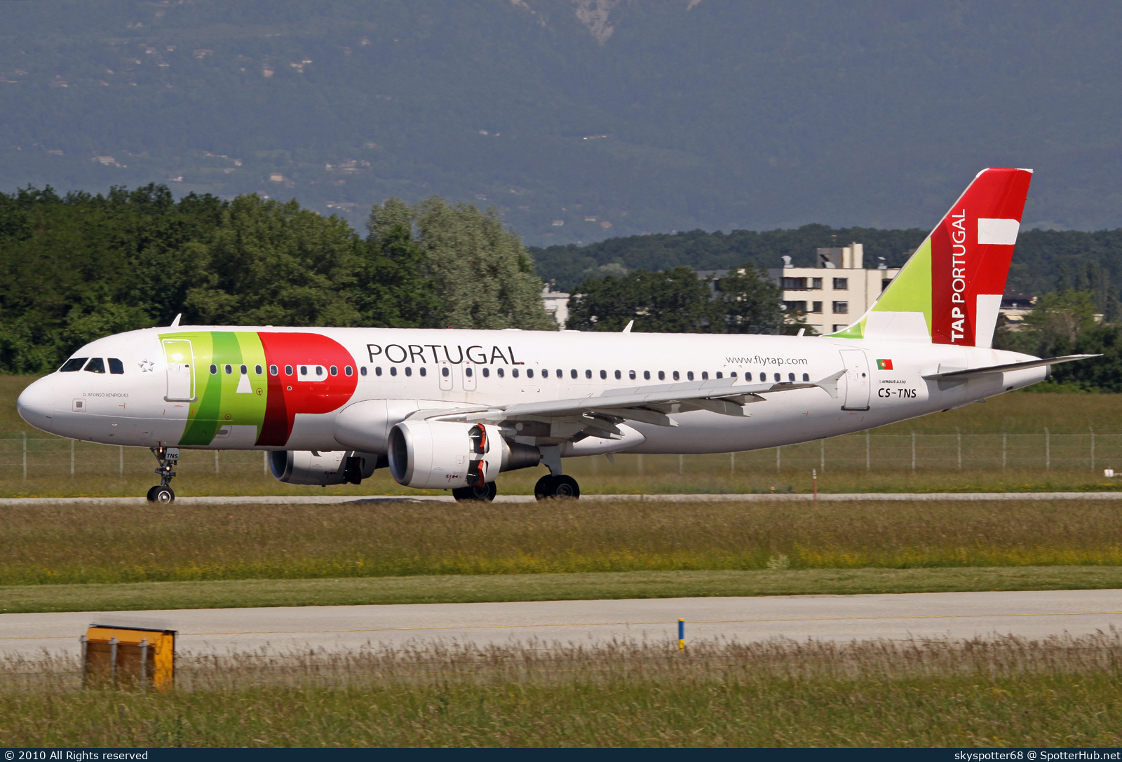 Photo of CS-TNS - Airbus A320-214 operated by TAP Air Portugal