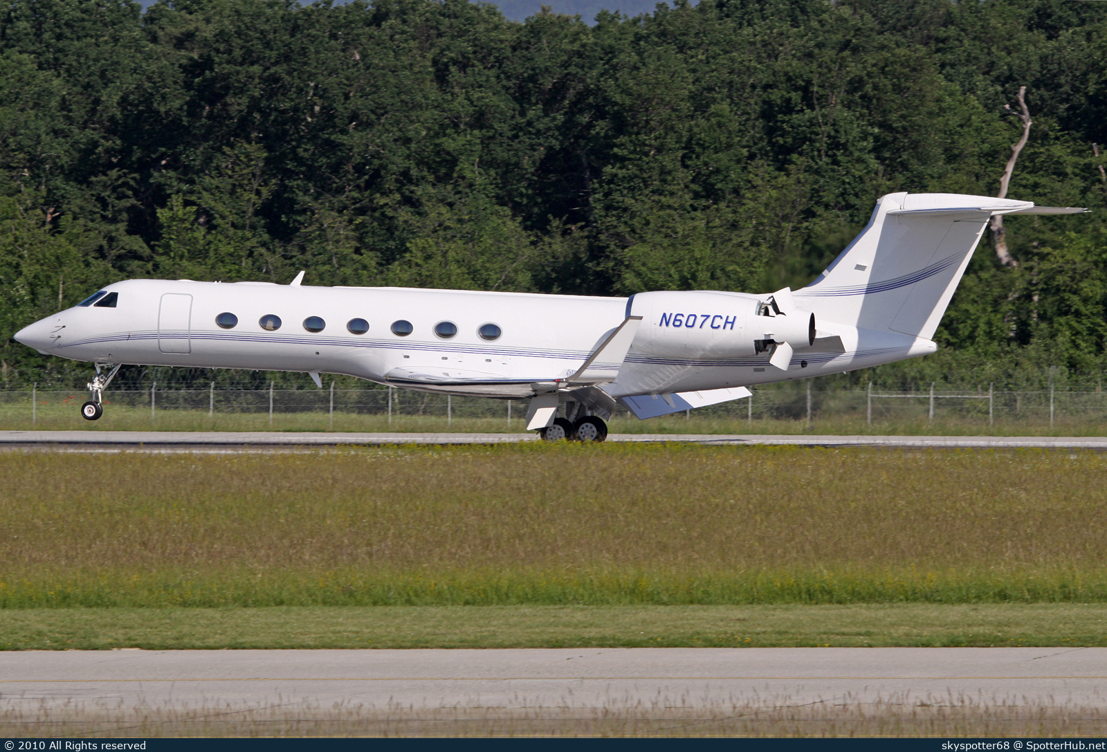 Photo of N607CH - Gulfstream GV-SP (G550) operated by JPMorgan Chase