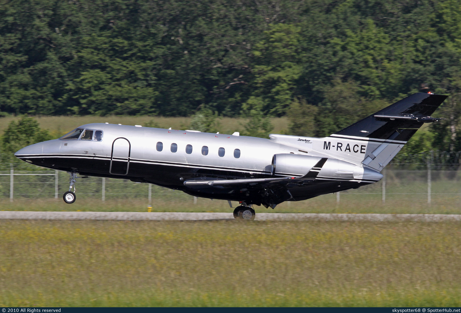 Photo of M-RACE - Hawker Beechcraft 850XP operated by Private