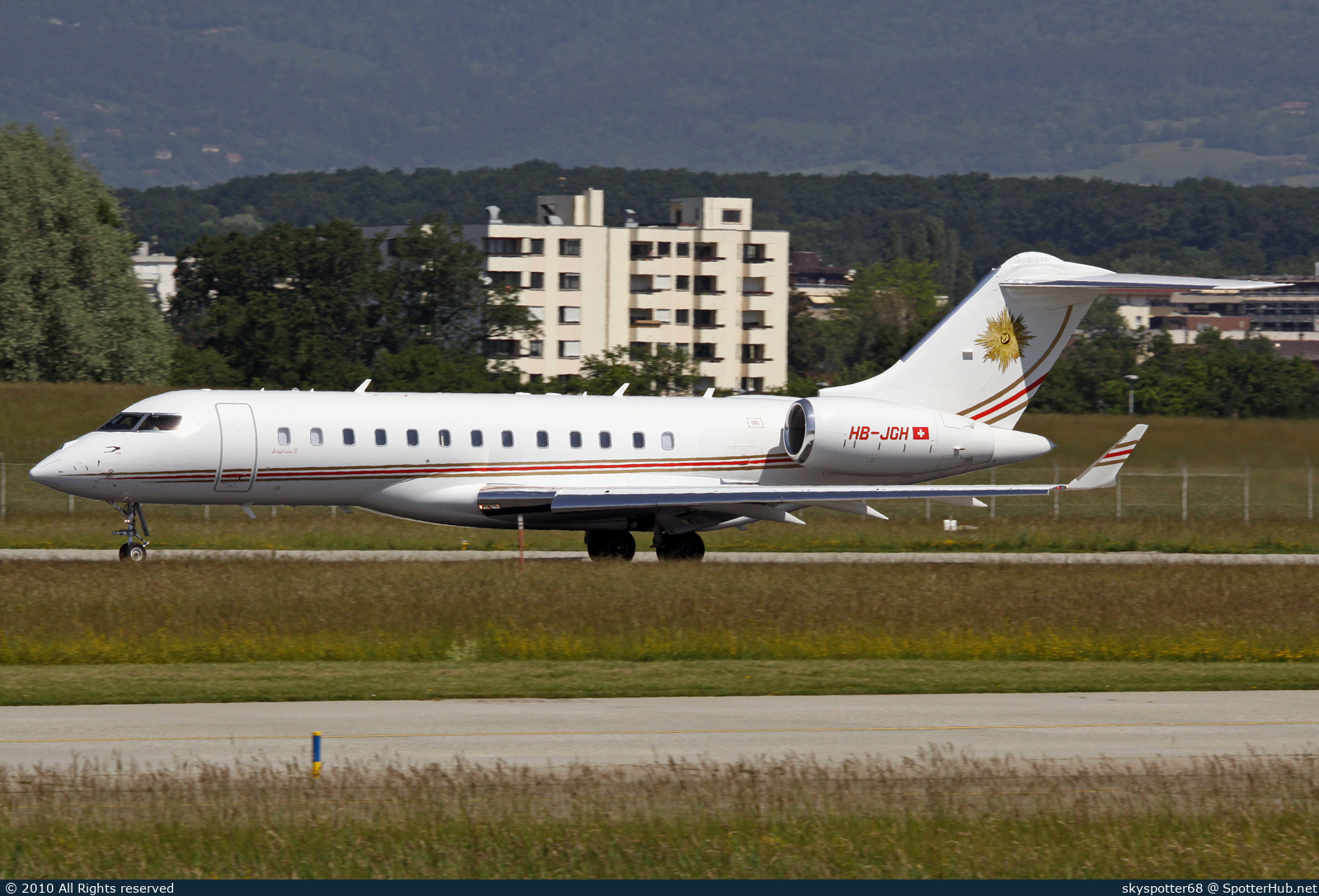 Photo of HB-JGH - Bombardier Global Express XRS operated by Comlux Aviation
