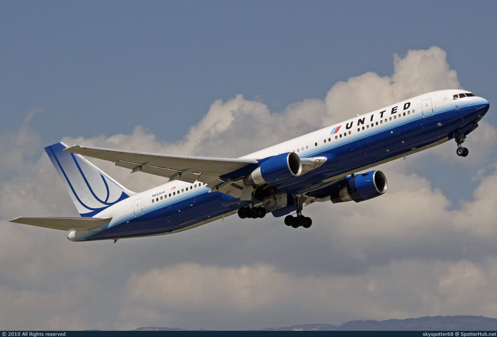 Photo of N652UA - Boeing 767-322(ER) operated by United Airlines