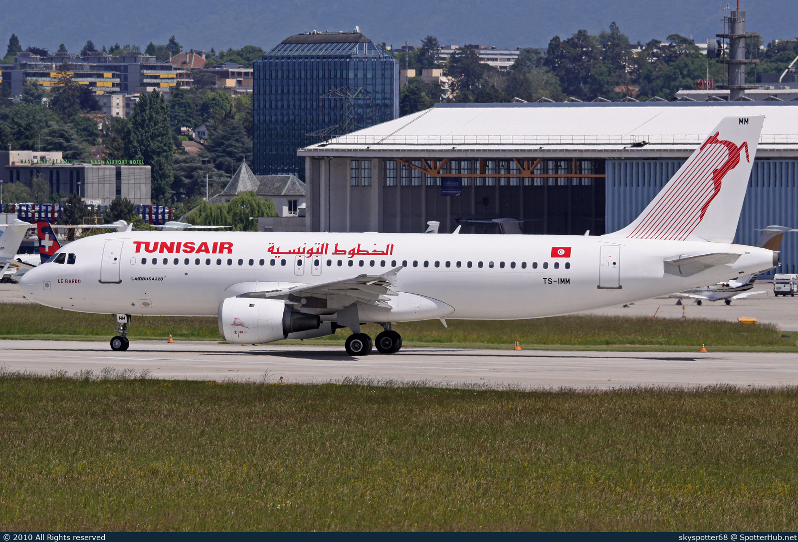 Photo of TS-IMM - Airbus A320-211 operated by Tunisair