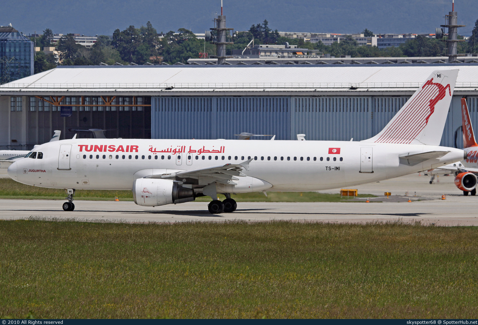 Photo of TS-IMI - Airbus A320-211 operated by Tunisair