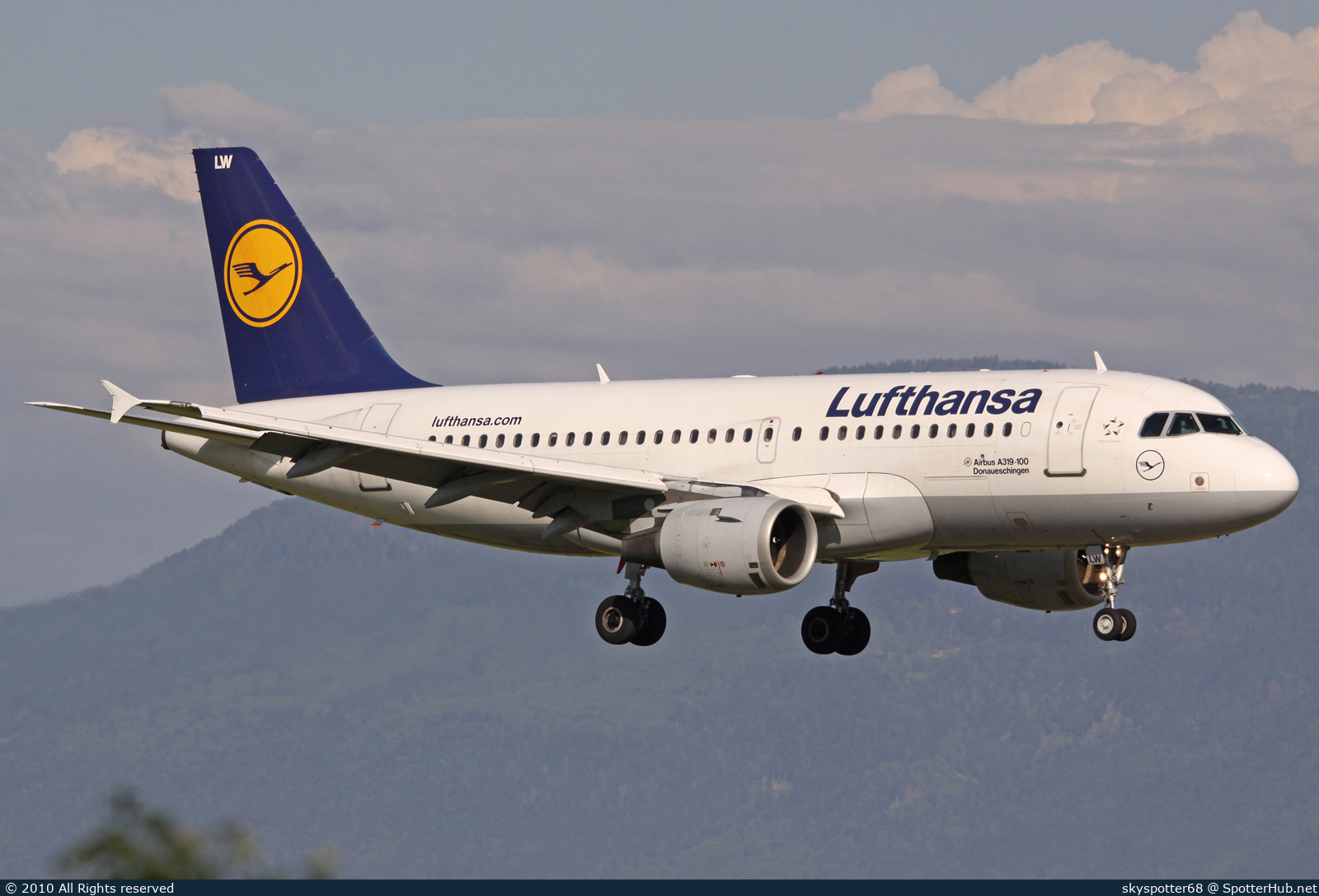 Photo of D-AILW - Airbus A319-114 operated by Lufthansa