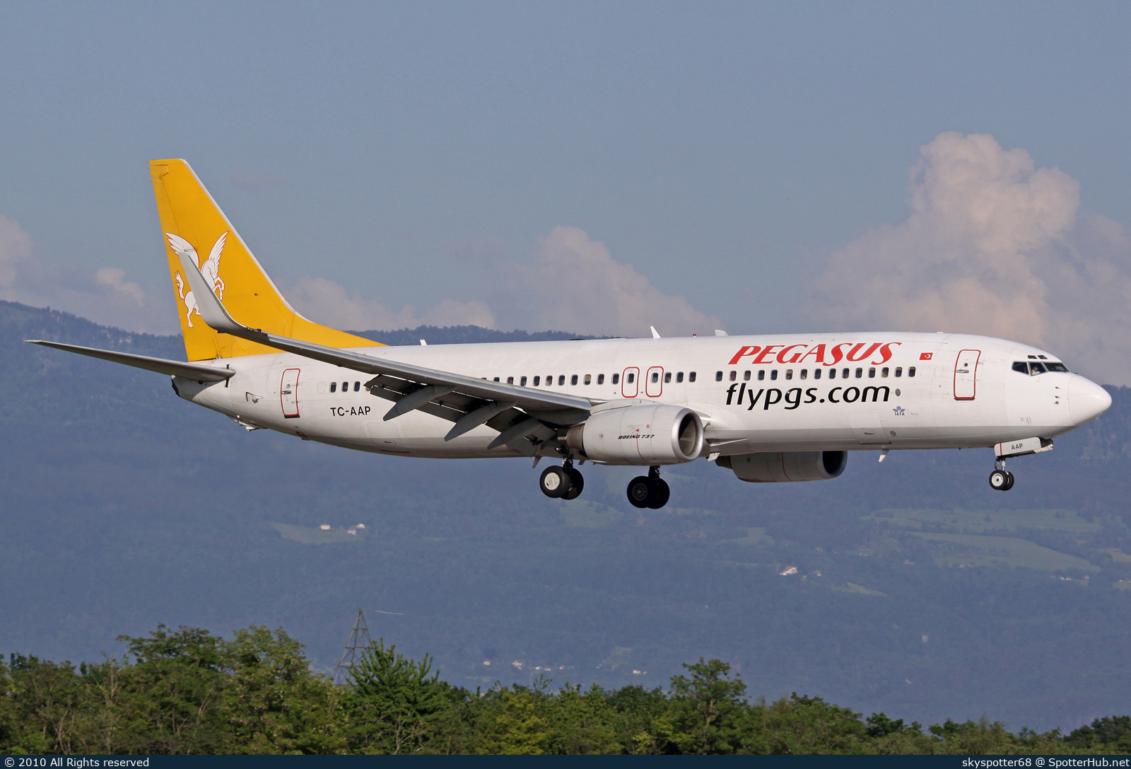 Photo of TC-AAP - Boeing 737-86N operated by Pegasus Airlines