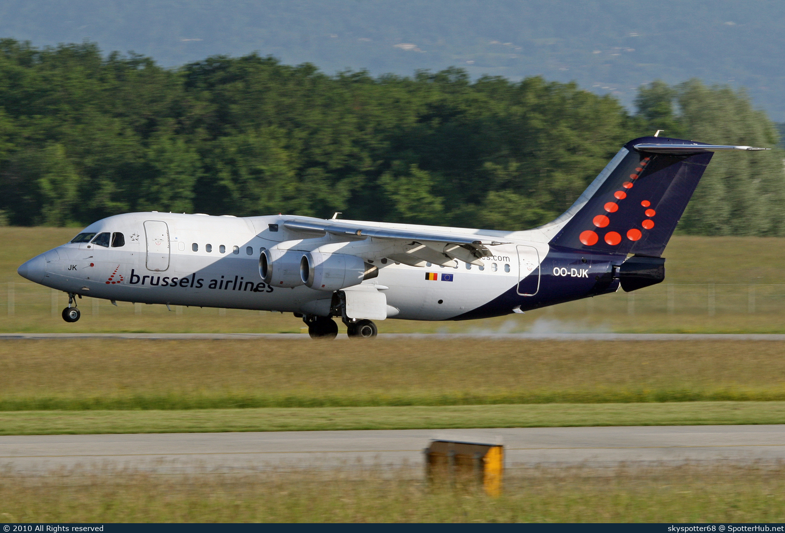 Photo of OO-DJK - British Aerospace Avro RJ85 operated by Brussels Airlines