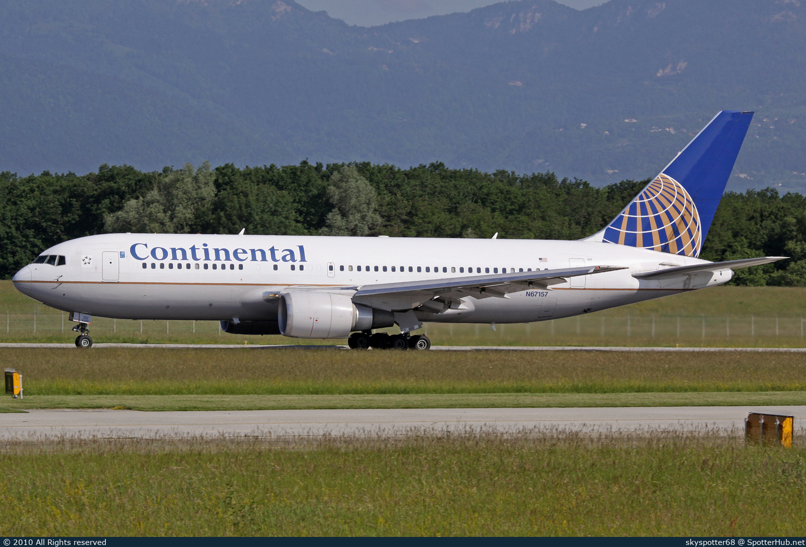 Photo of N67157 - Boeing 767-224(ER) operated by Continental Airlines
