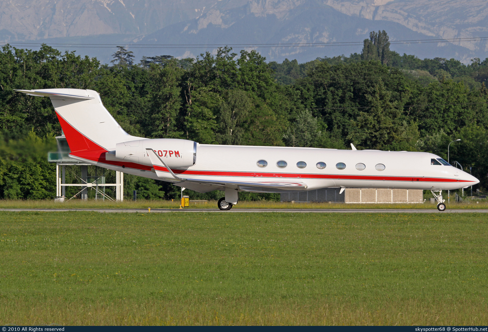 Photo of N607PM - Gulfstream GV-SP (G550) operated by Philip Morris