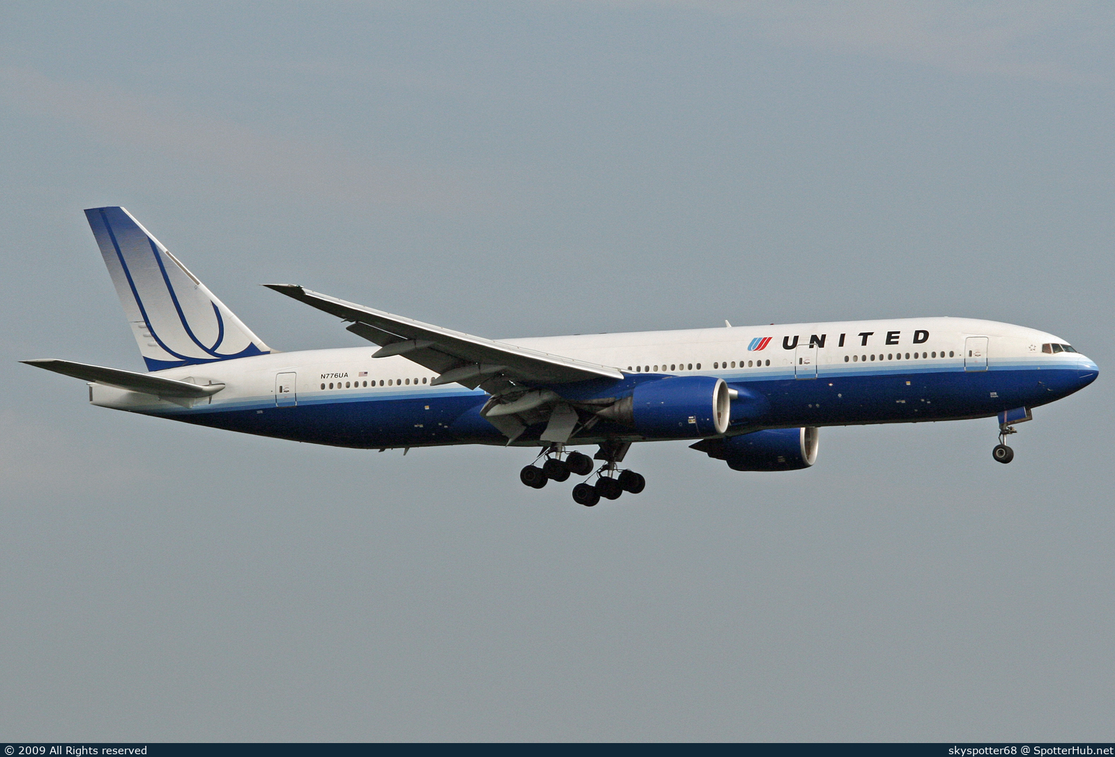 Photo of N776UA - Boeing 777-222 operated by United Airlines