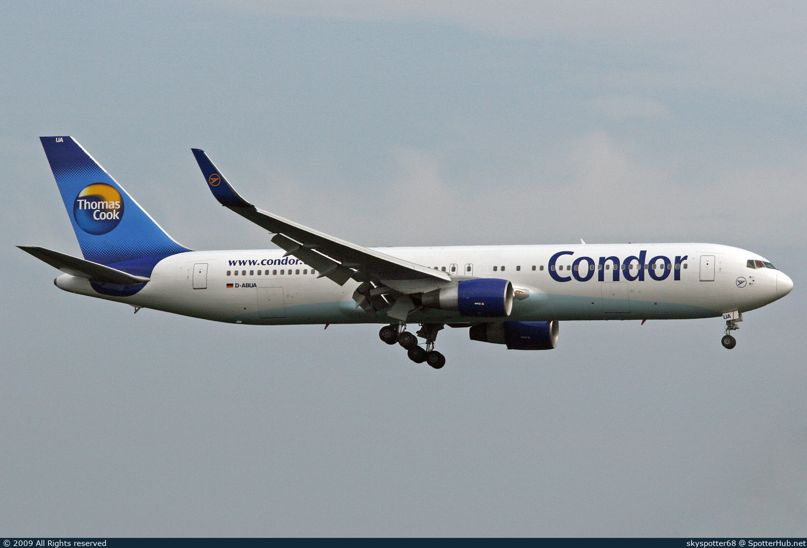 Photo of D-ABUA - Boeing 767-330(ER) operated by Condor
