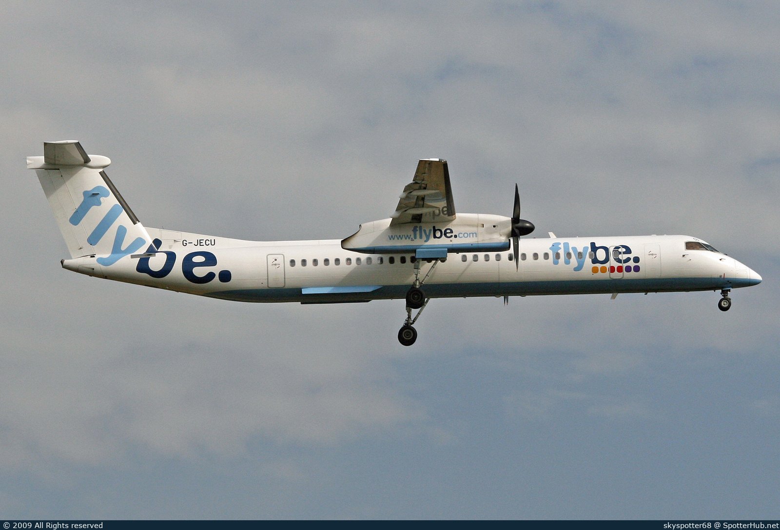 Photo of G-JECU - Bombardier DHC-8-402 Dash 8 Q400 operated by flybe