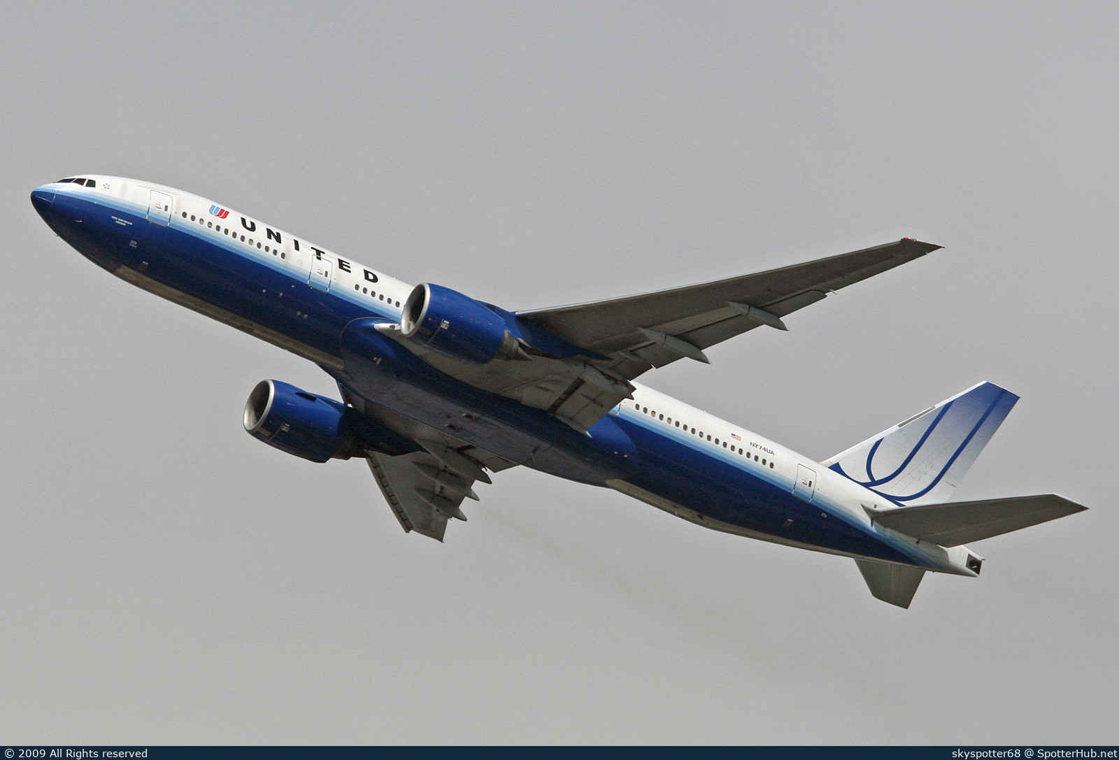 Photo of N774UA - Boeing 777-222 operated by United Airlines
