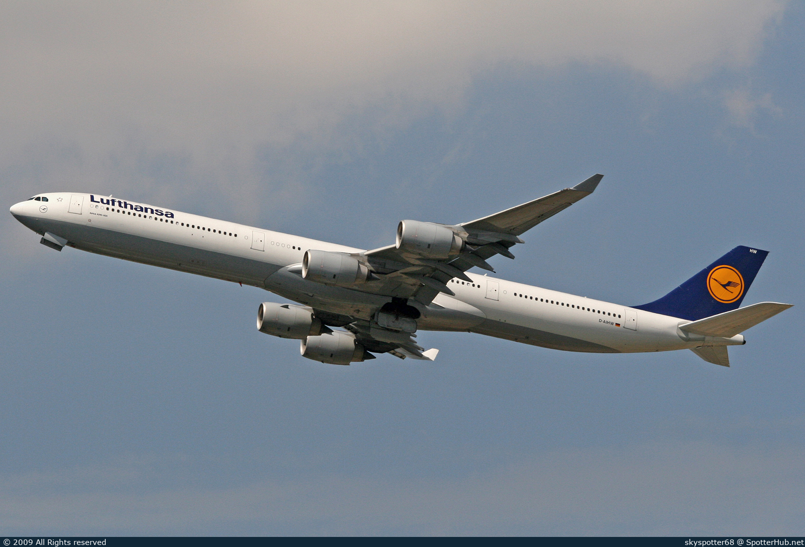Photo of D-AIHW - Airbus A340-642 operated by Lufthansa