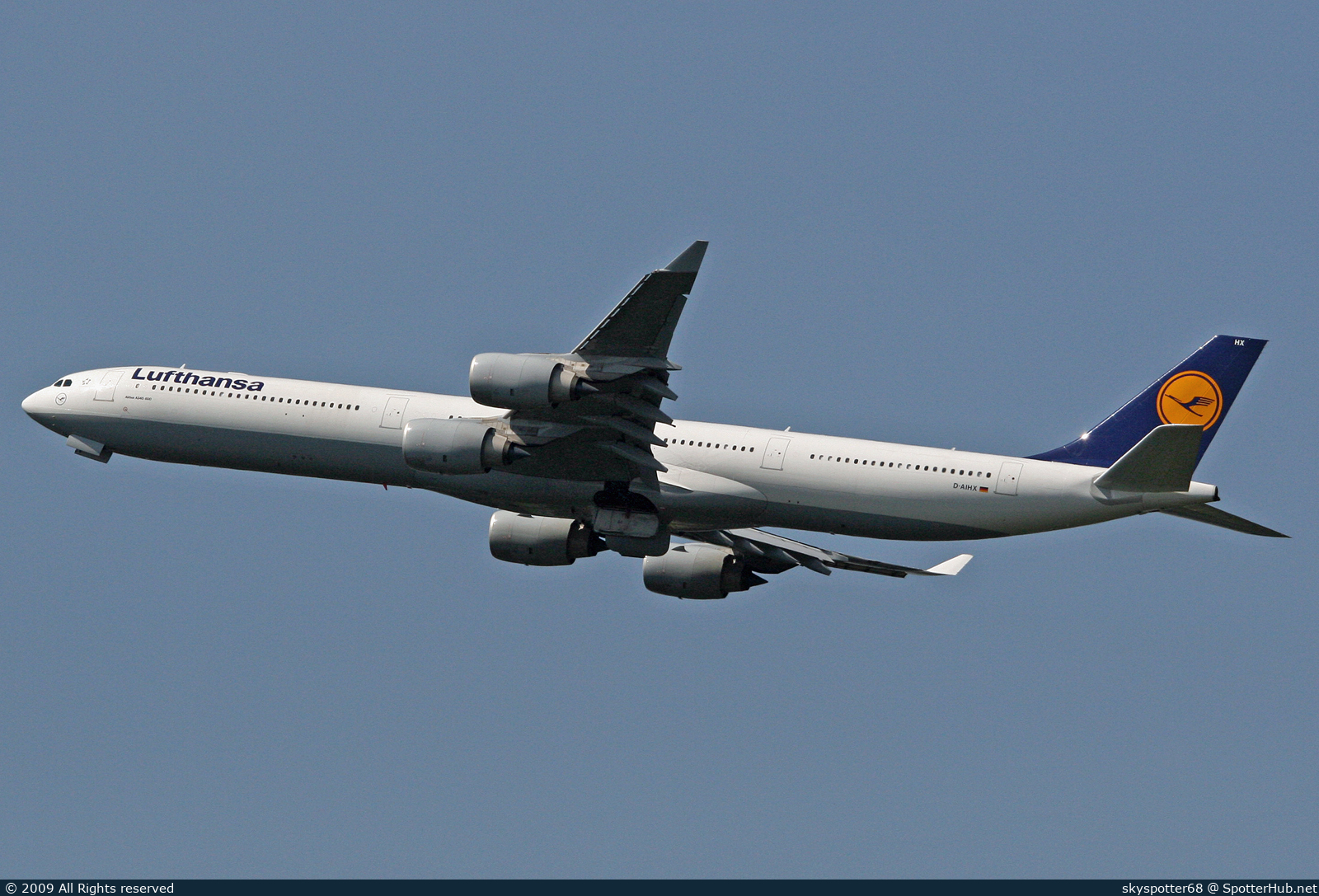 Photo of D-AIHX - Airbus A340-642 operated by Lufthansa