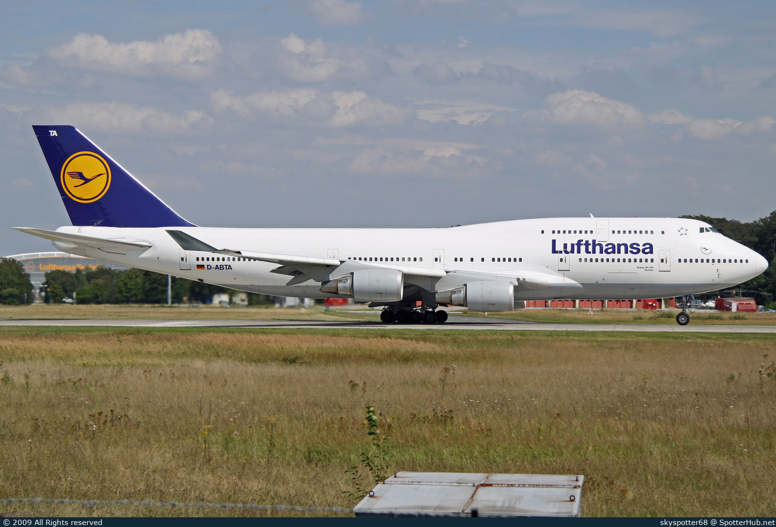 Photo of D-ABTA - Boeing 747-430(M) operated by Lufthansa