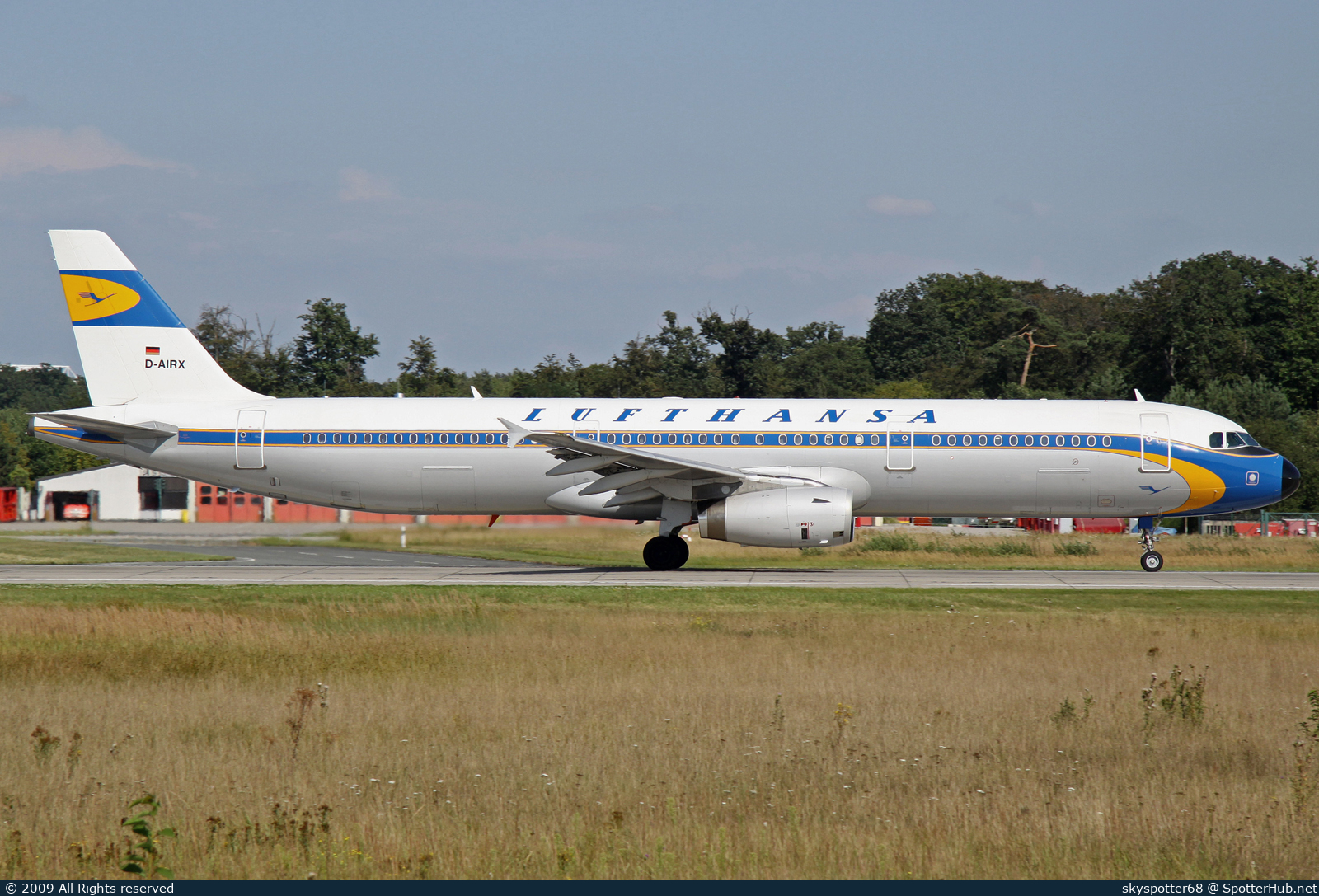 Photo of D-AIRX - Airbus A321-131 operated by Lufthansa