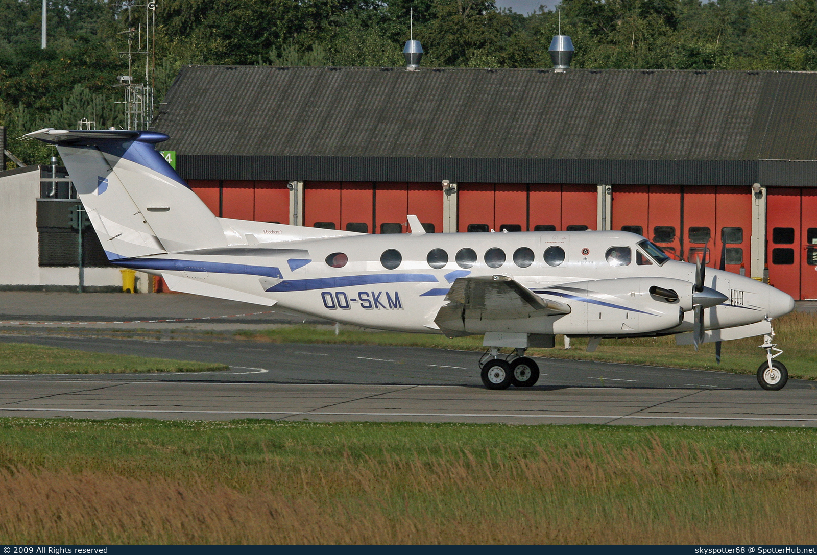 Photo of OO-SKM - Beechcraft B200 Super King Air operated by Sky Service