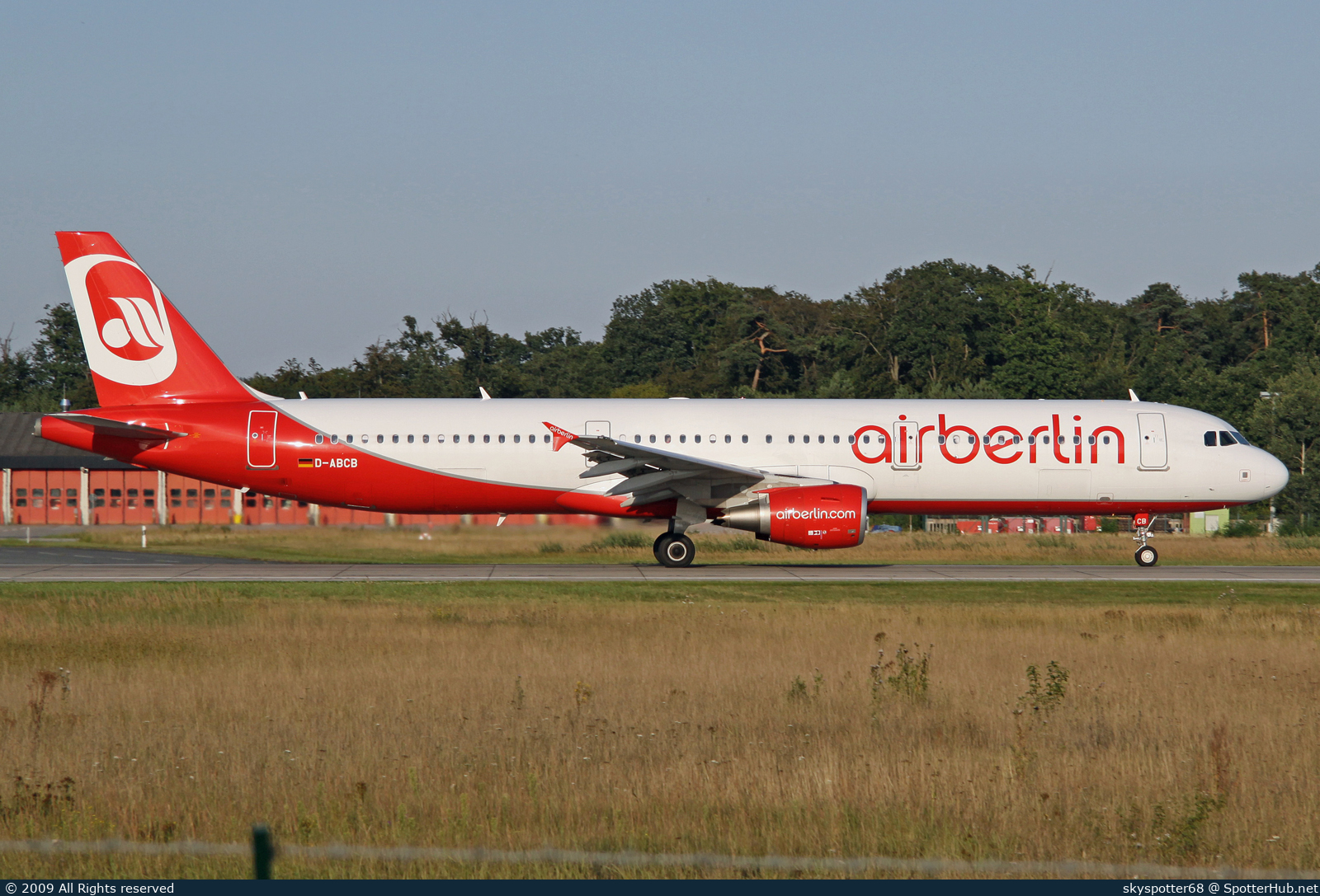 Photo of D-ABCB - Airbus A321-211 operated by Air Berlin