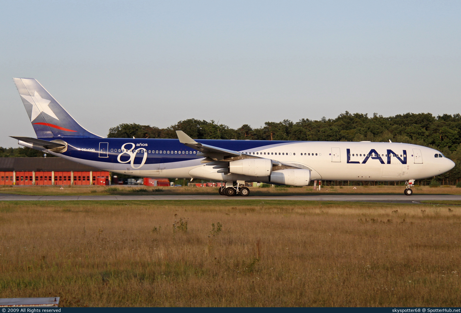 Photo of CC-CQG - Airbus A340-313 operated by LAN Airlines
