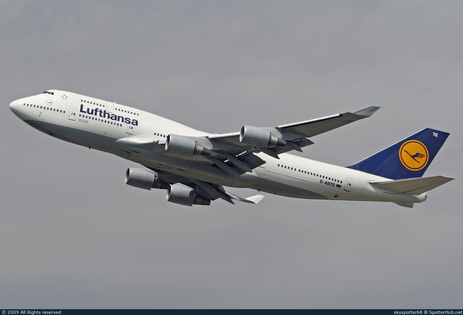 Photo of D-ABTE - Boeing 747-430(M) operated by Lufthansa
