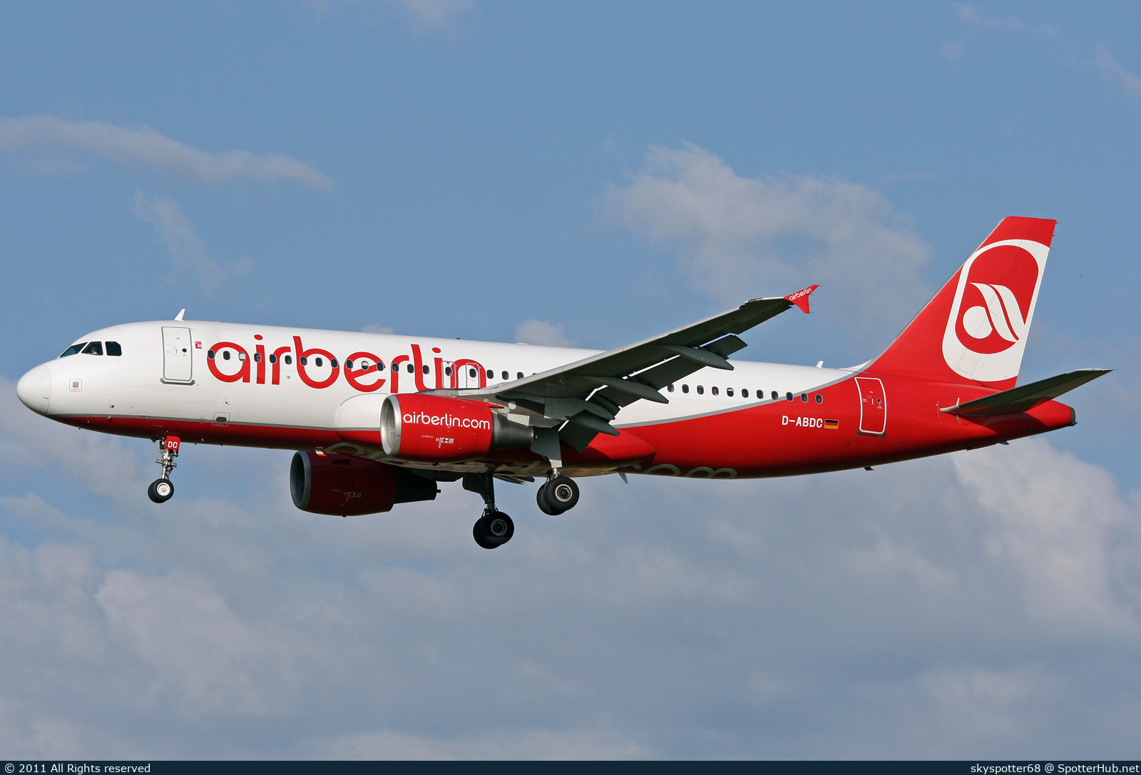 Photo of D-ABDC - Airbus A320-214 operated by Air Berlin