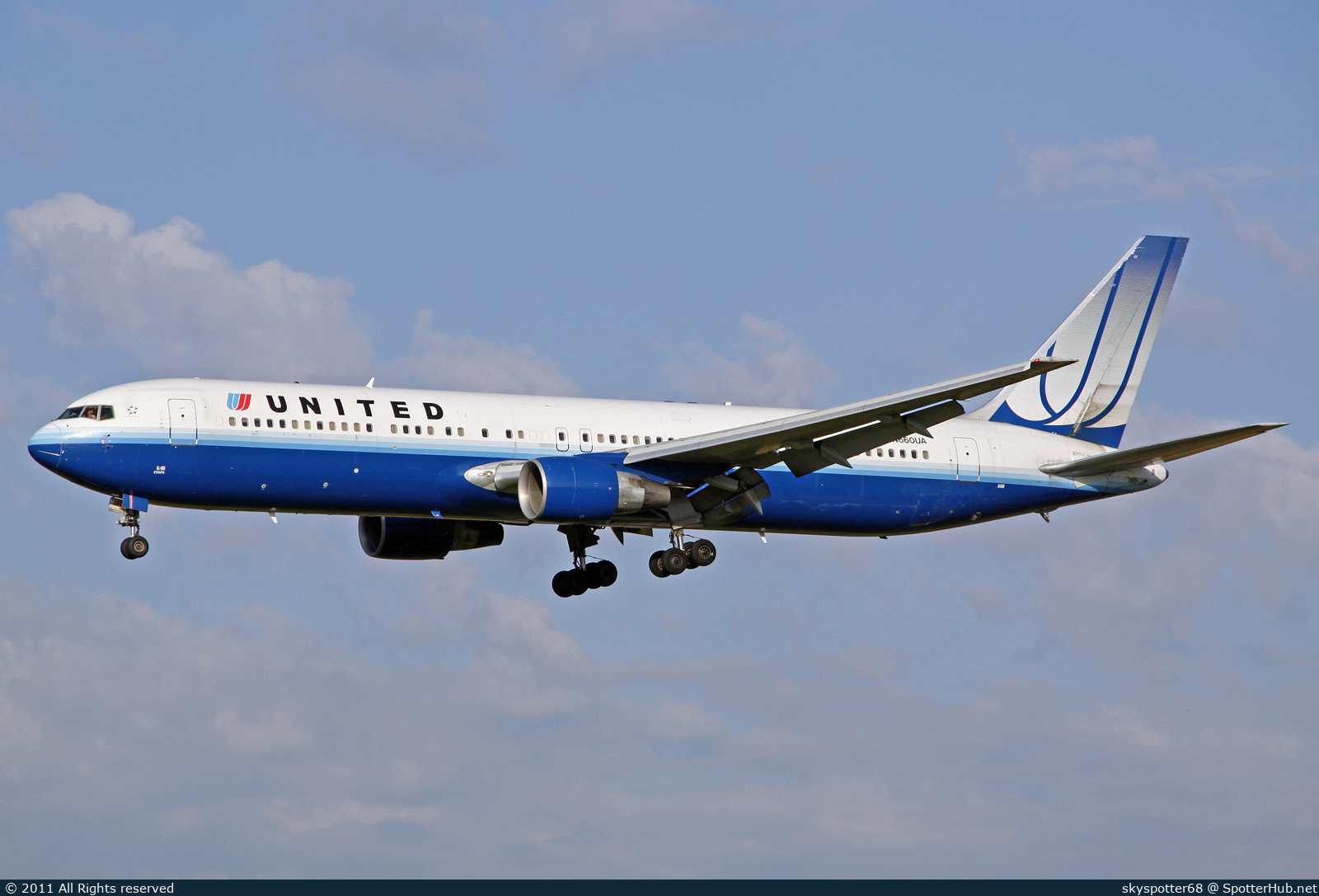 Photo of N660UA - Boeing 767-322(ER) operated by United Airlines