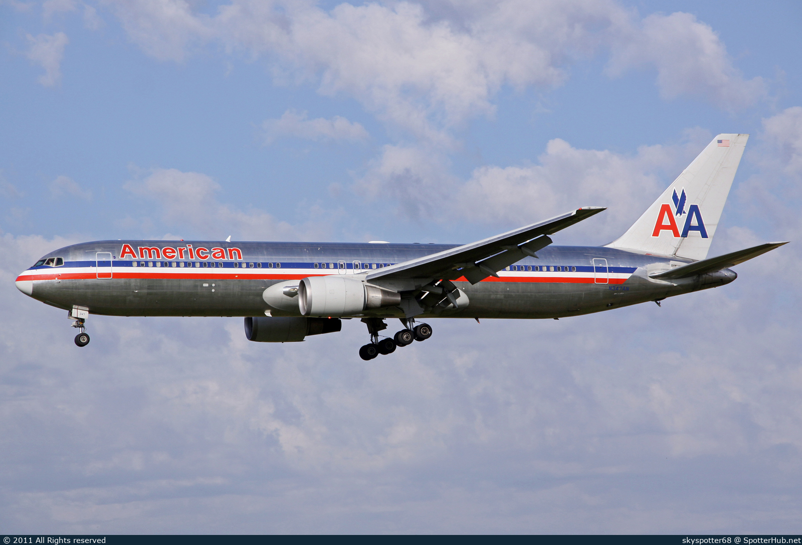 Photo of N347AN - Boeing 767-323(ER) operated by American Airlines