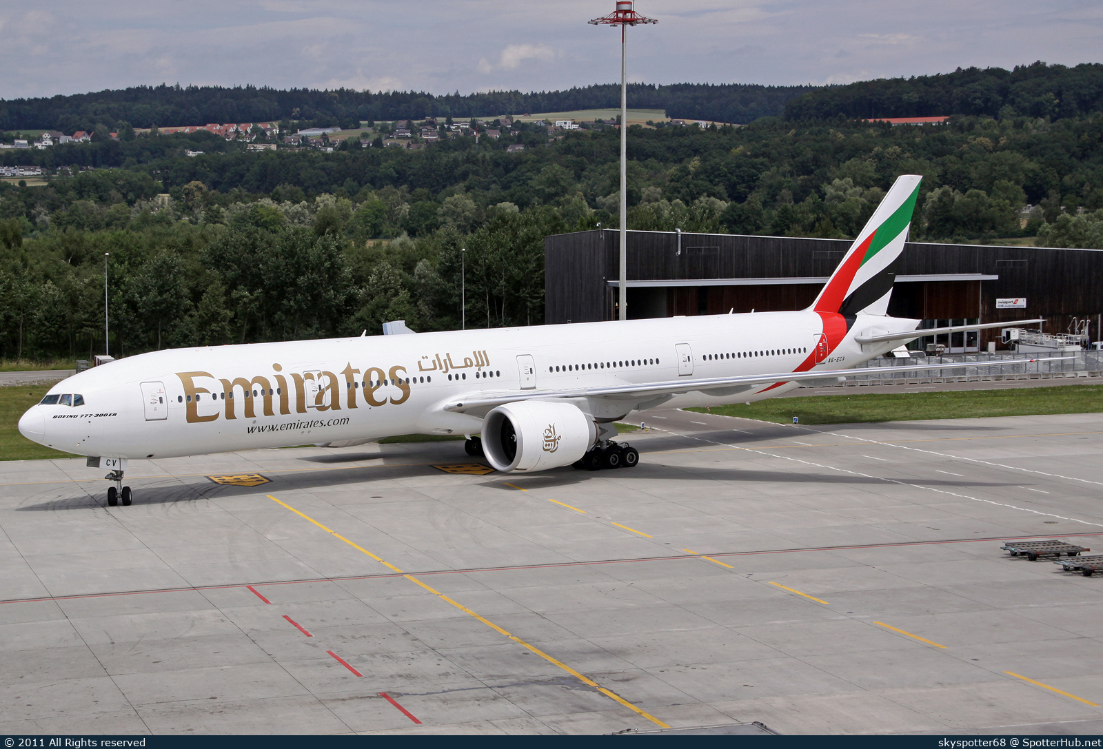 Photo of A6-ECV - Boeing 777-31H(ER) operated by Emirates